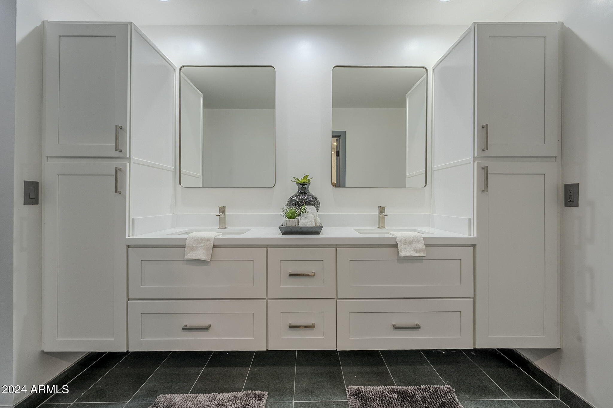 6708 E Juniper Avenue