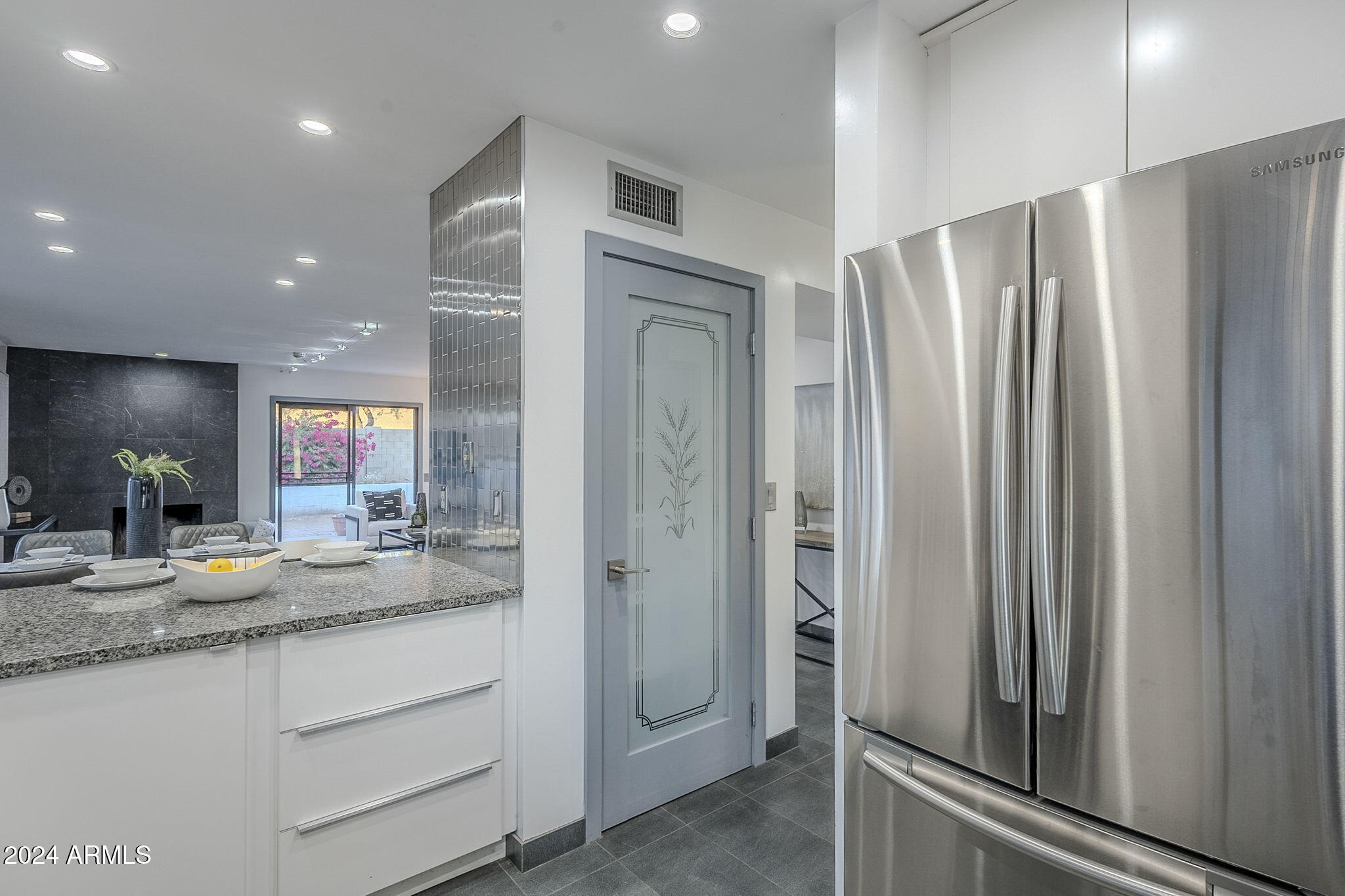 6708 E Juniper Avenue