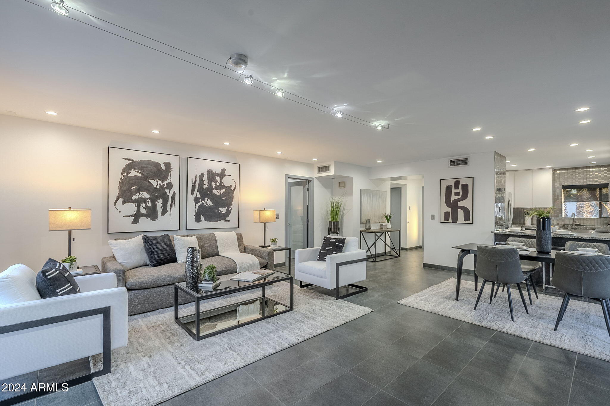 6708 E Juniper Avenue