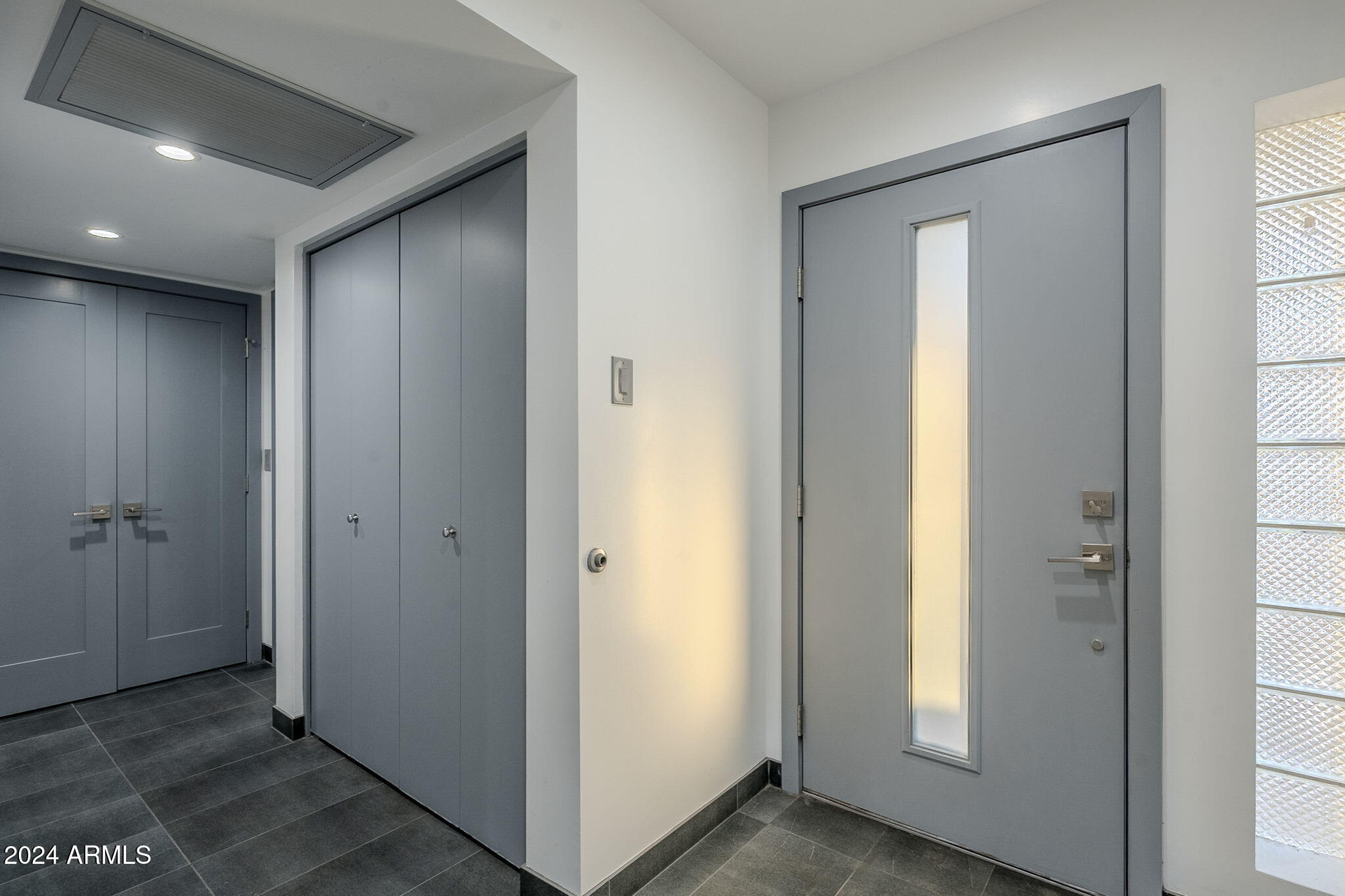 6708 E Juniper Avenue