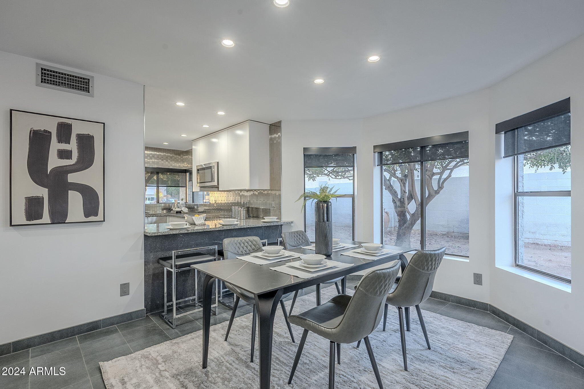 6708 E Juniper Avenue