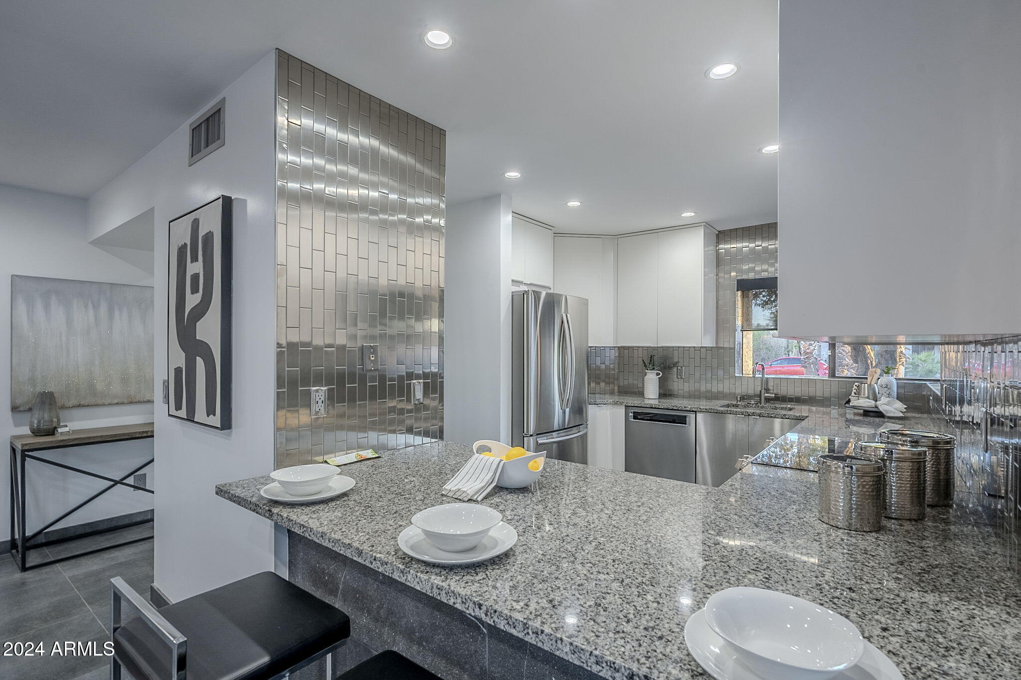 6708 E Juniper Avenue