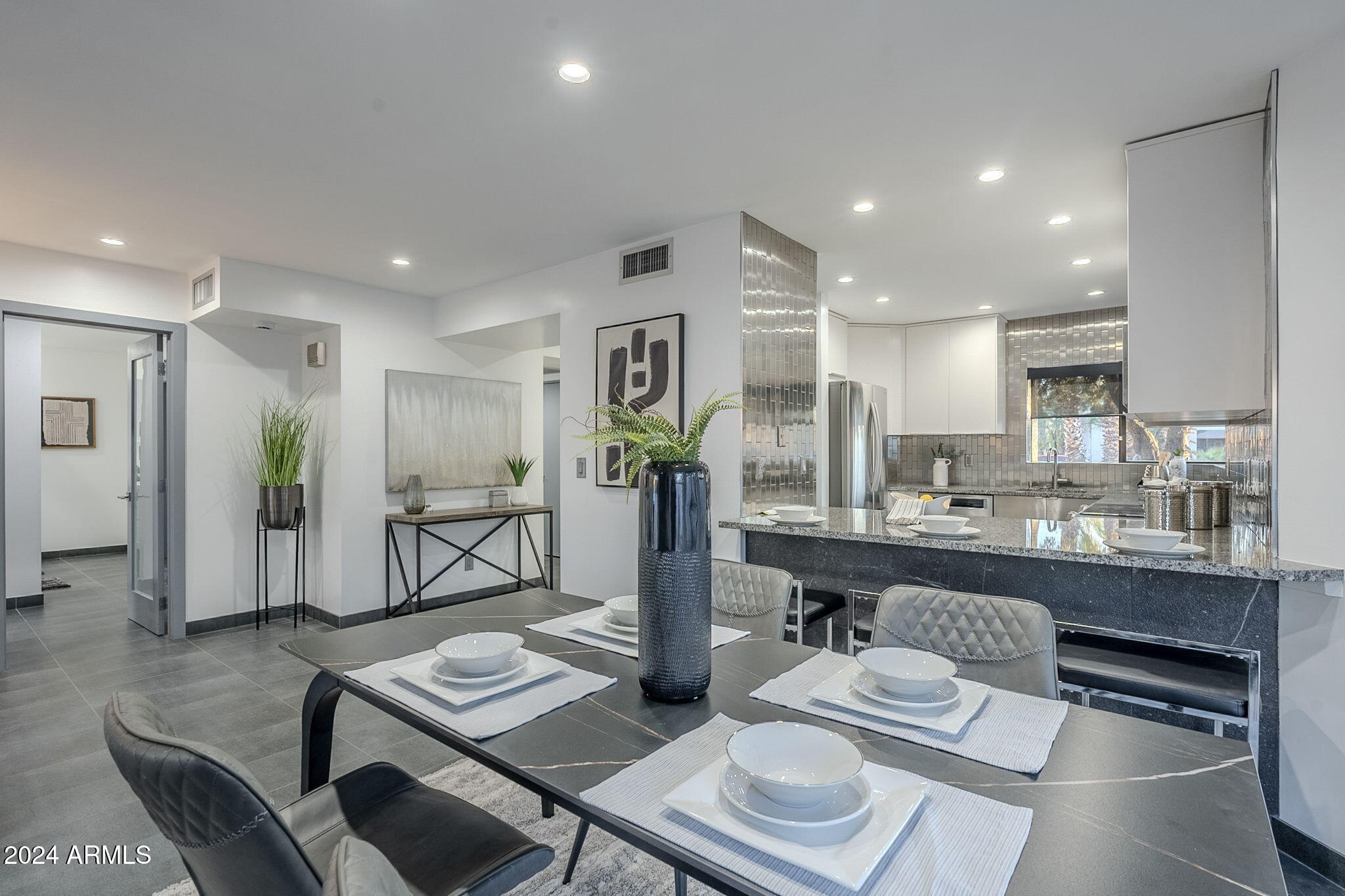 6708 E Juniper Avenue