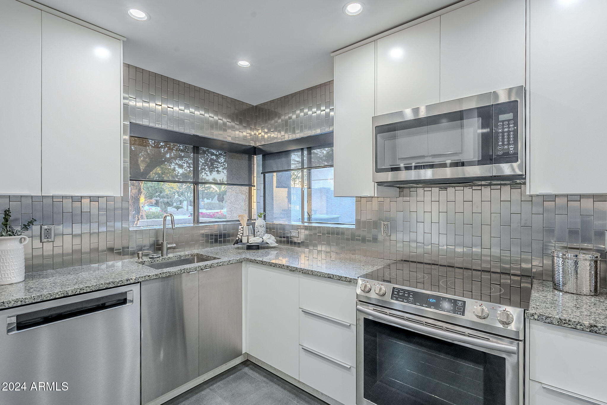 6708 E Juniper Avenue