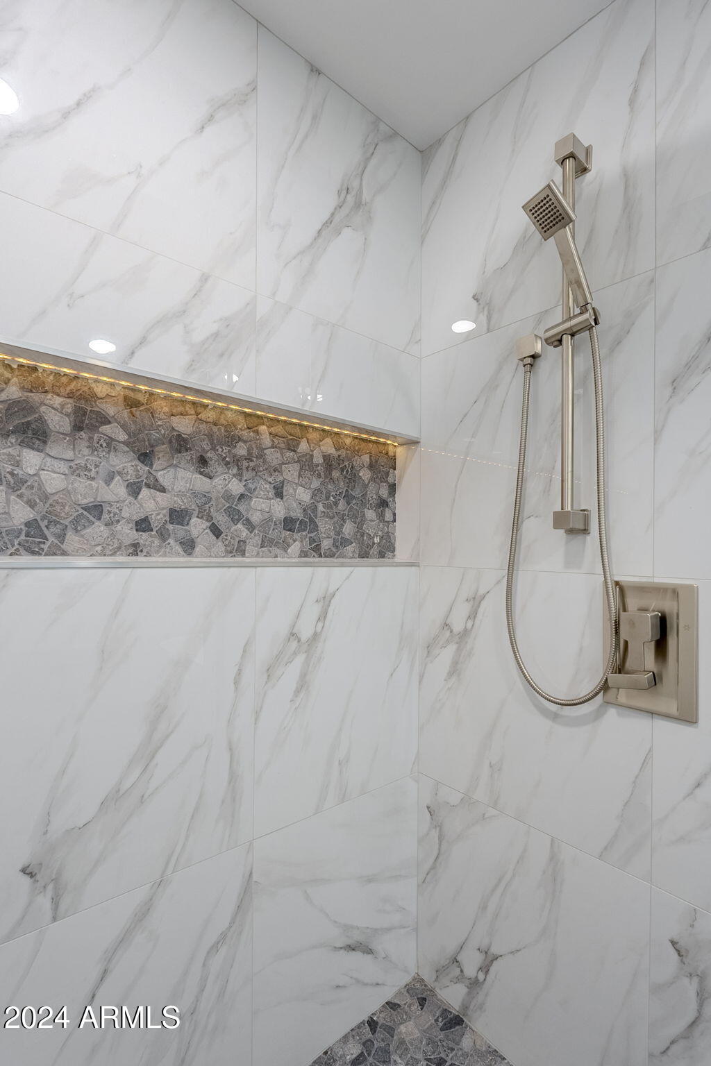 6708 E Juniper Avenue