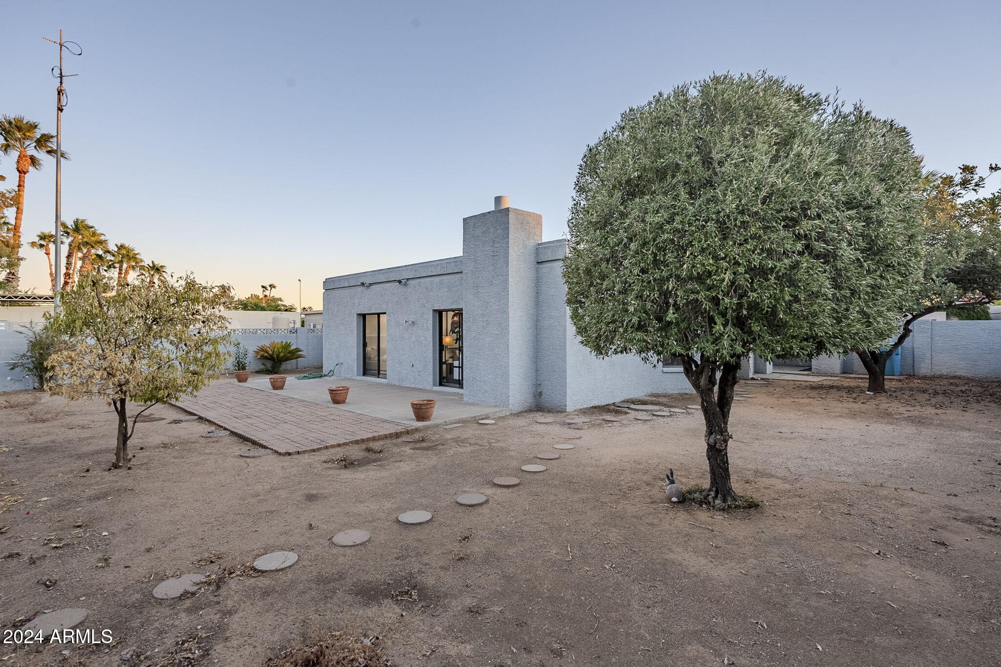 6708 E Juniper Avenue