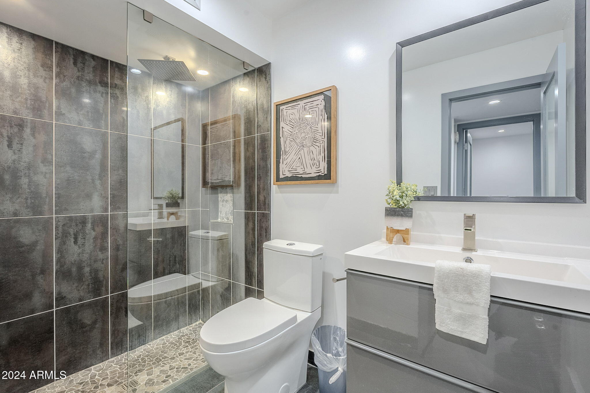 6708 E Juniper Avenue