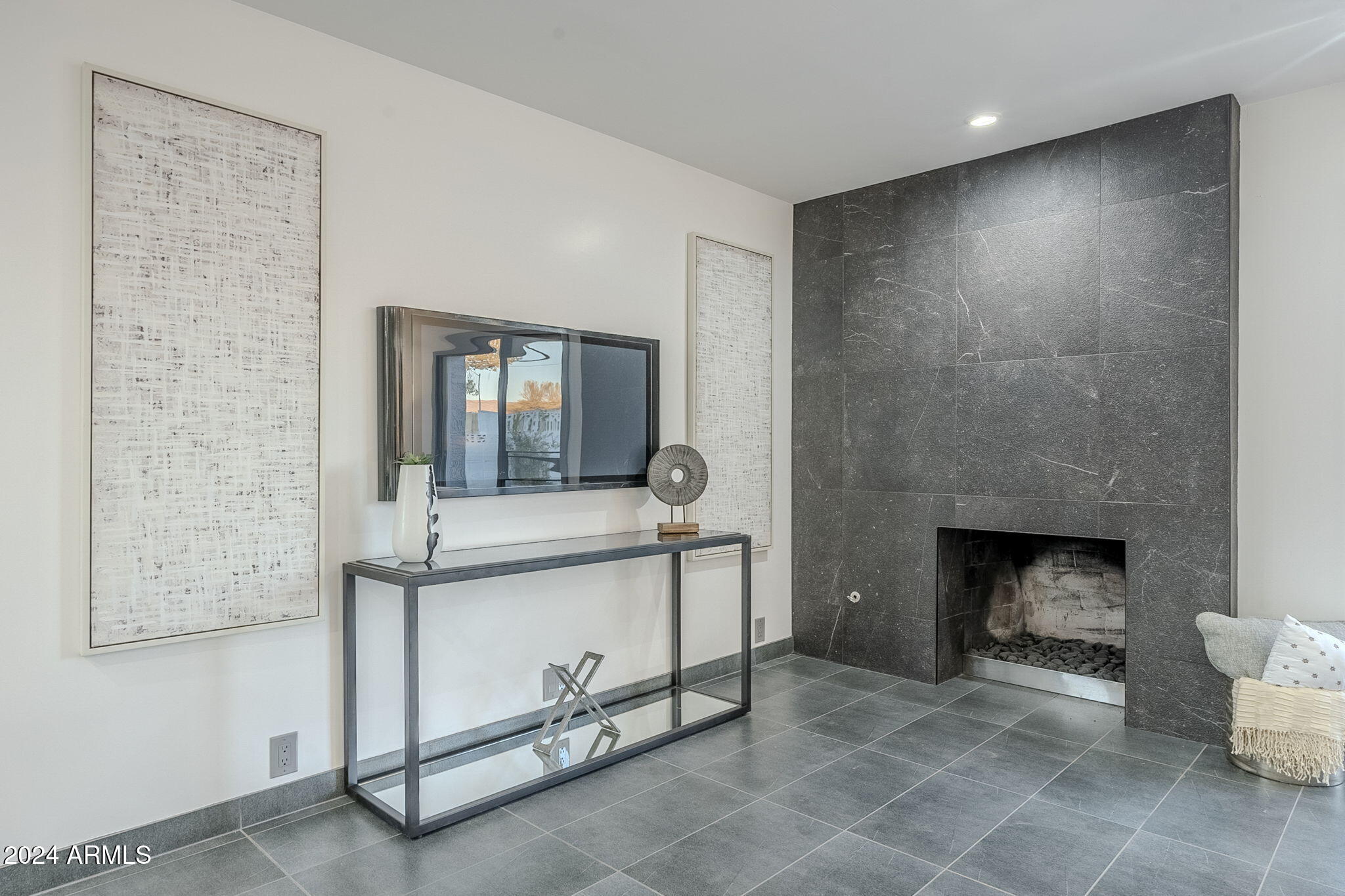 6708 E Juniper Avenue