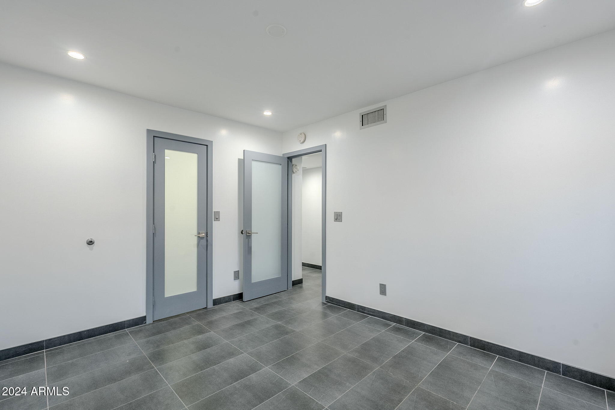 6708 E Juniper Avenue