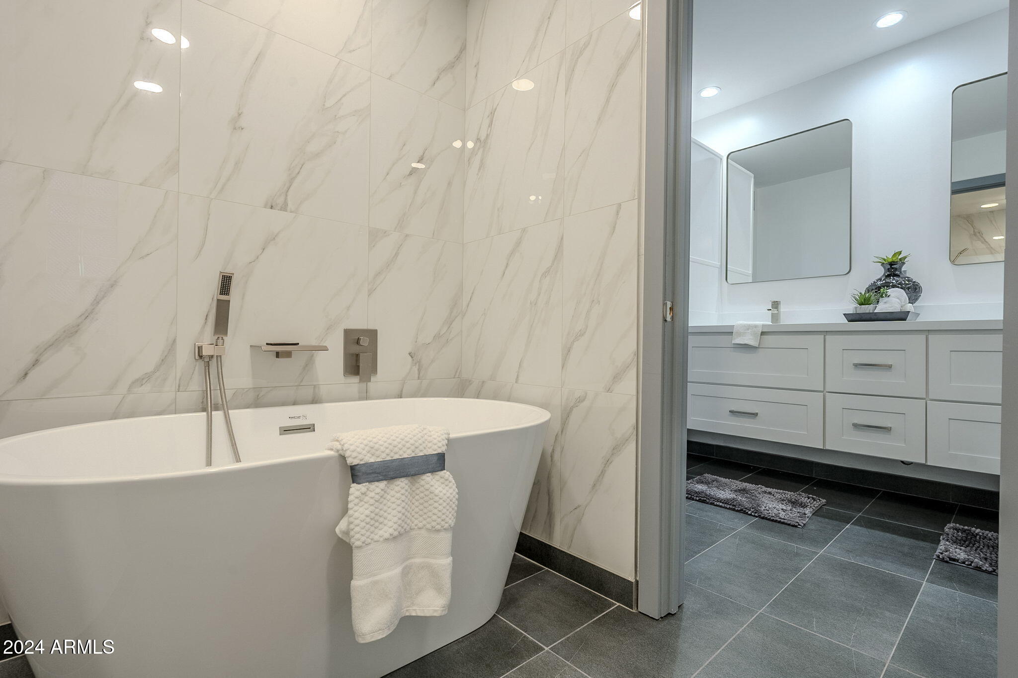 6708 E Juniper Avenue