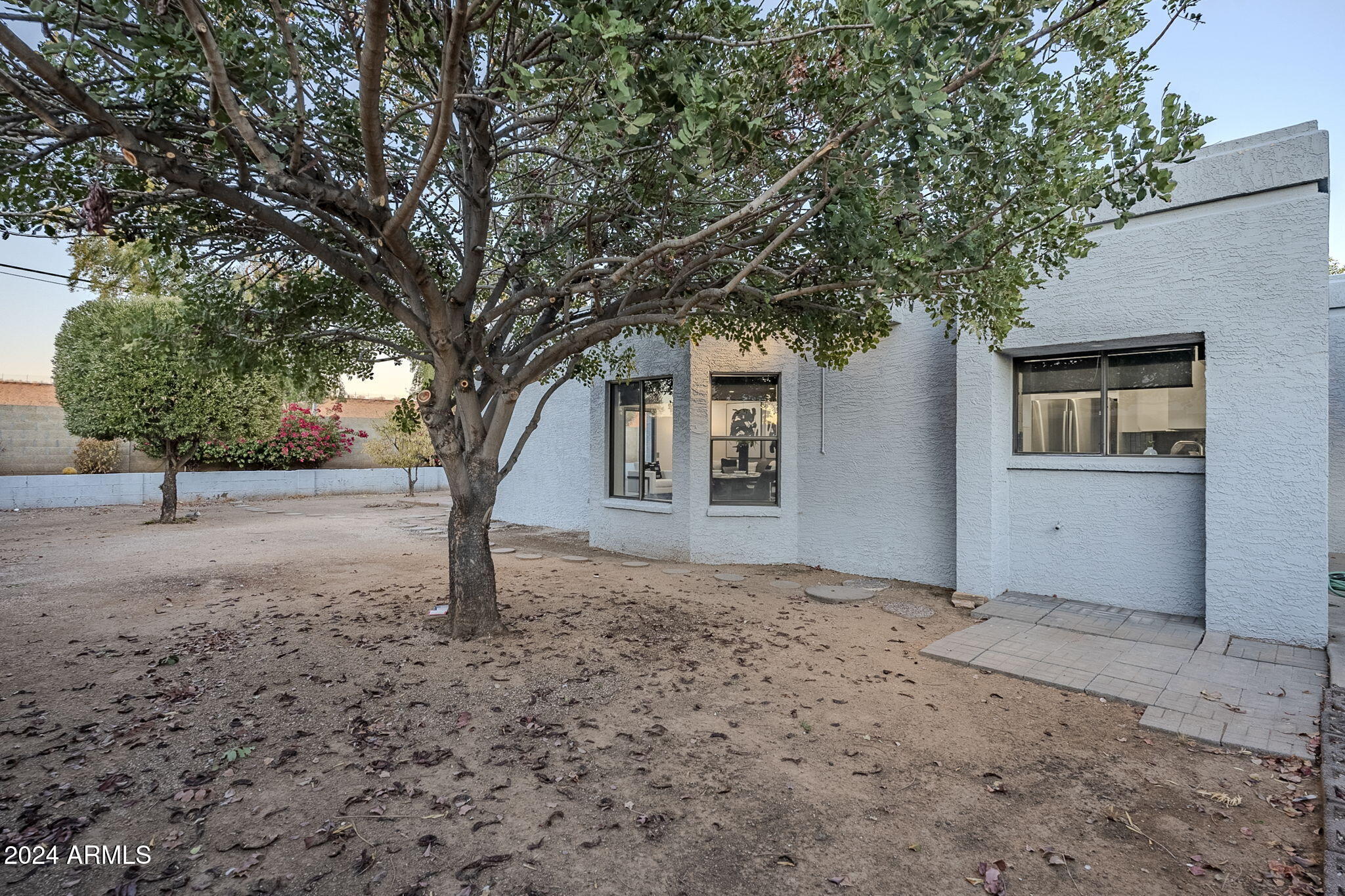 6708 E Juniper Avenue