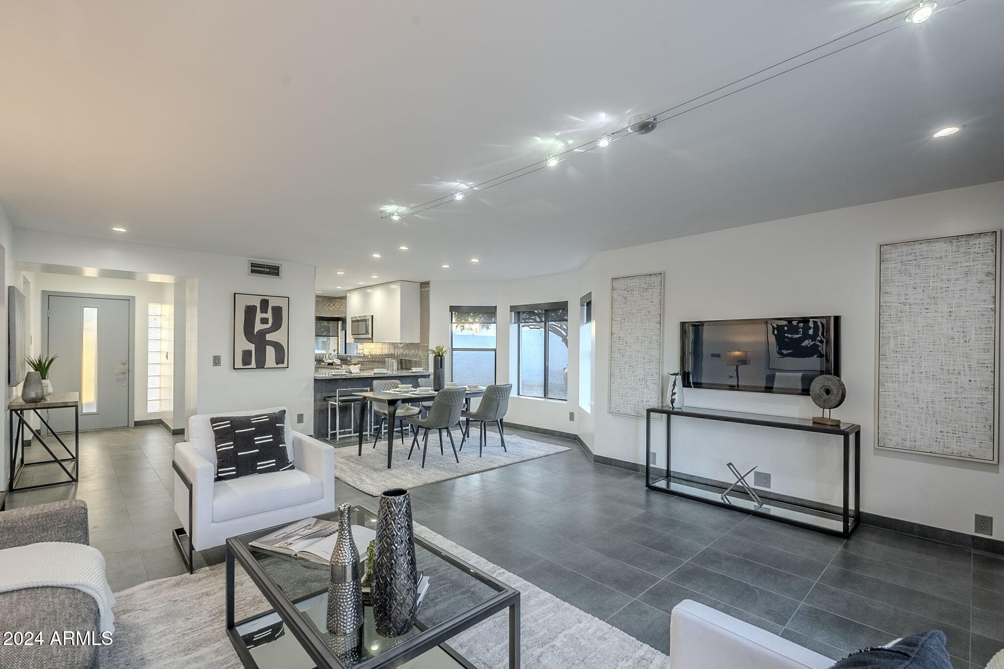 6708 E Juniper Avenue