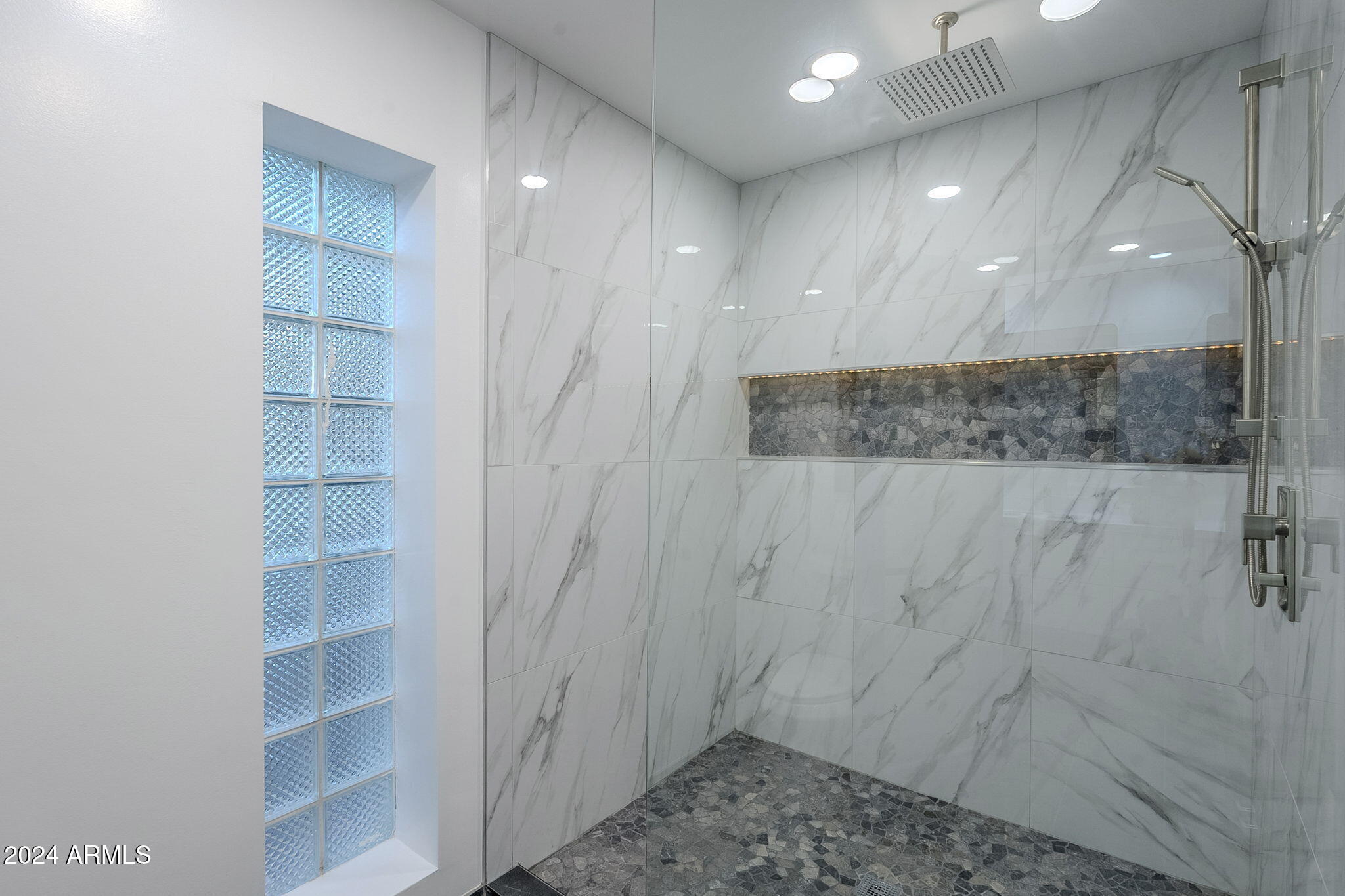 6708 E Juniper Avenue