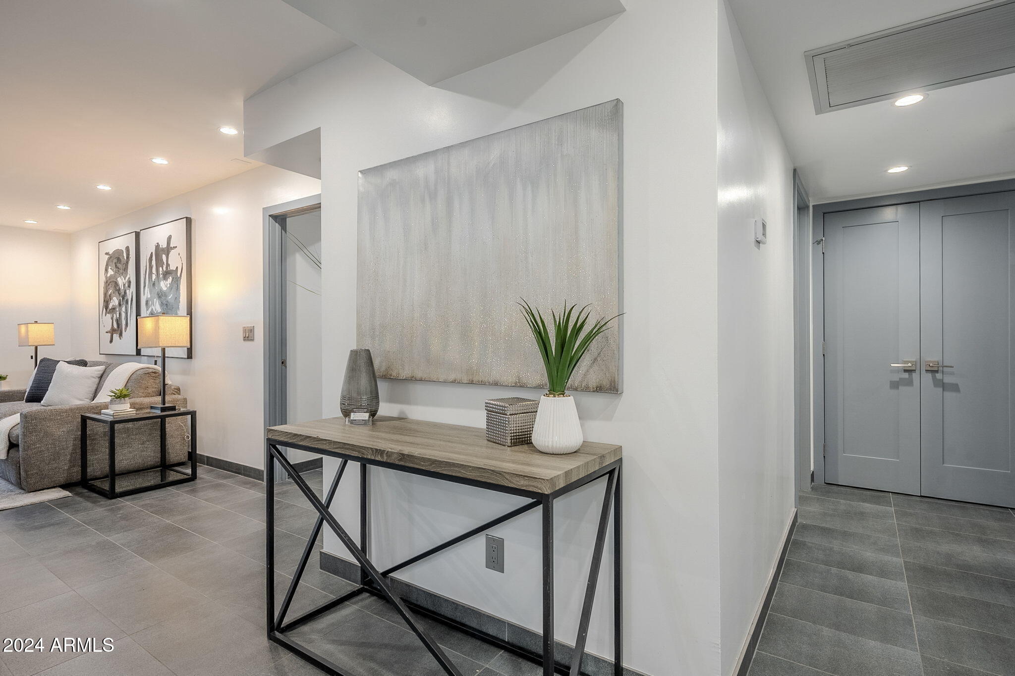 6708 E Juniper Avenue