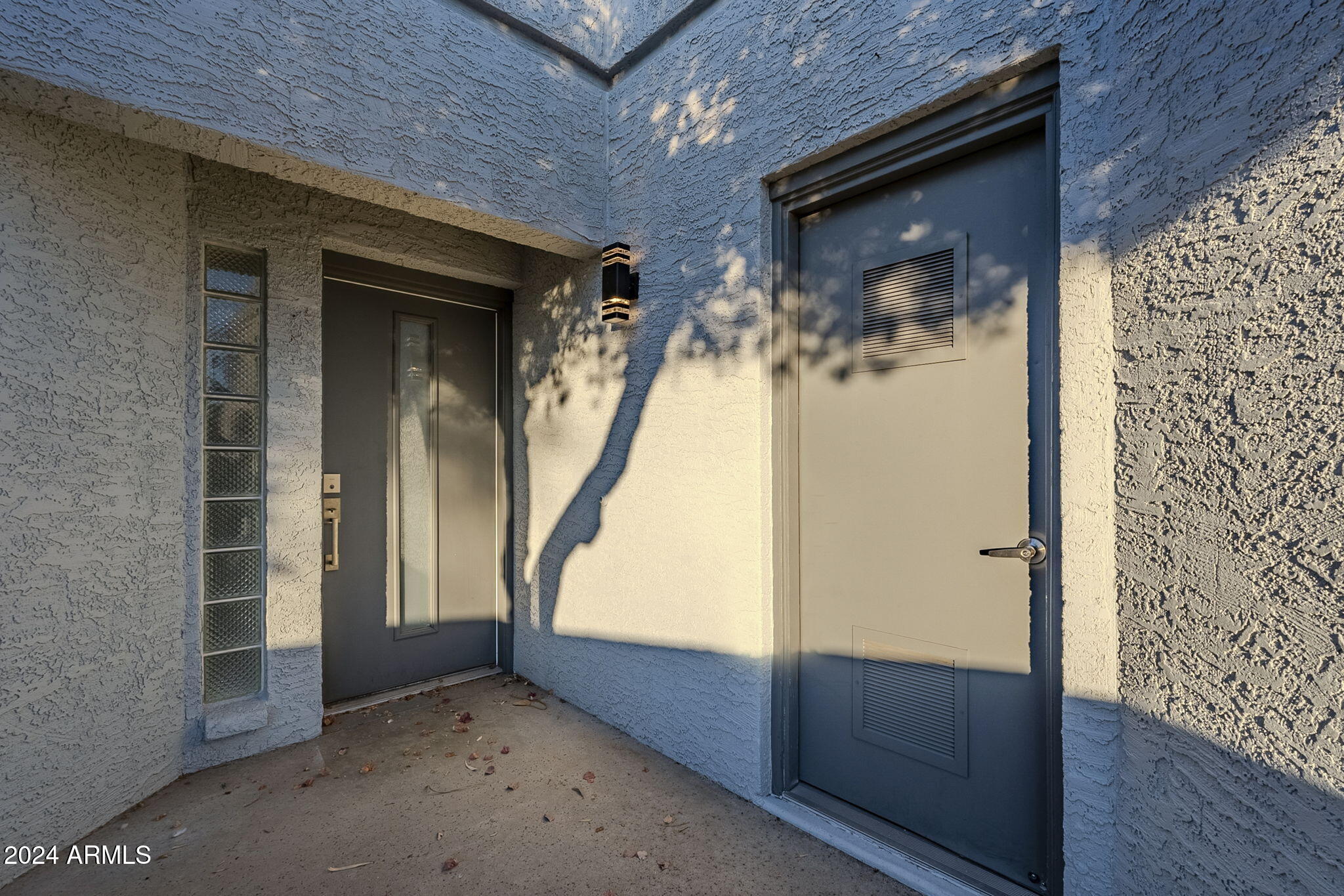 6708 E Juniper Avenue