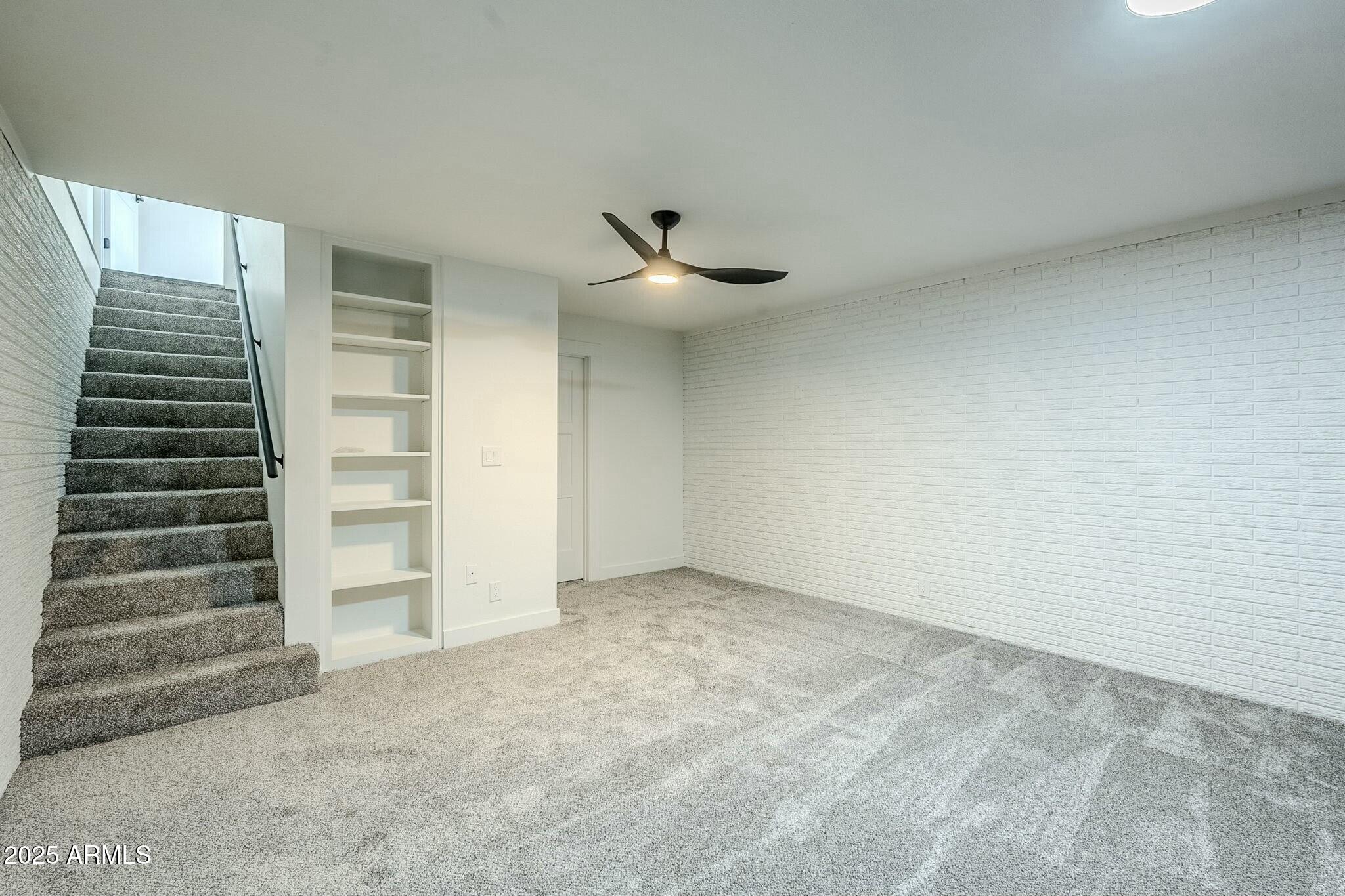 925 W FAIRWAY Drive