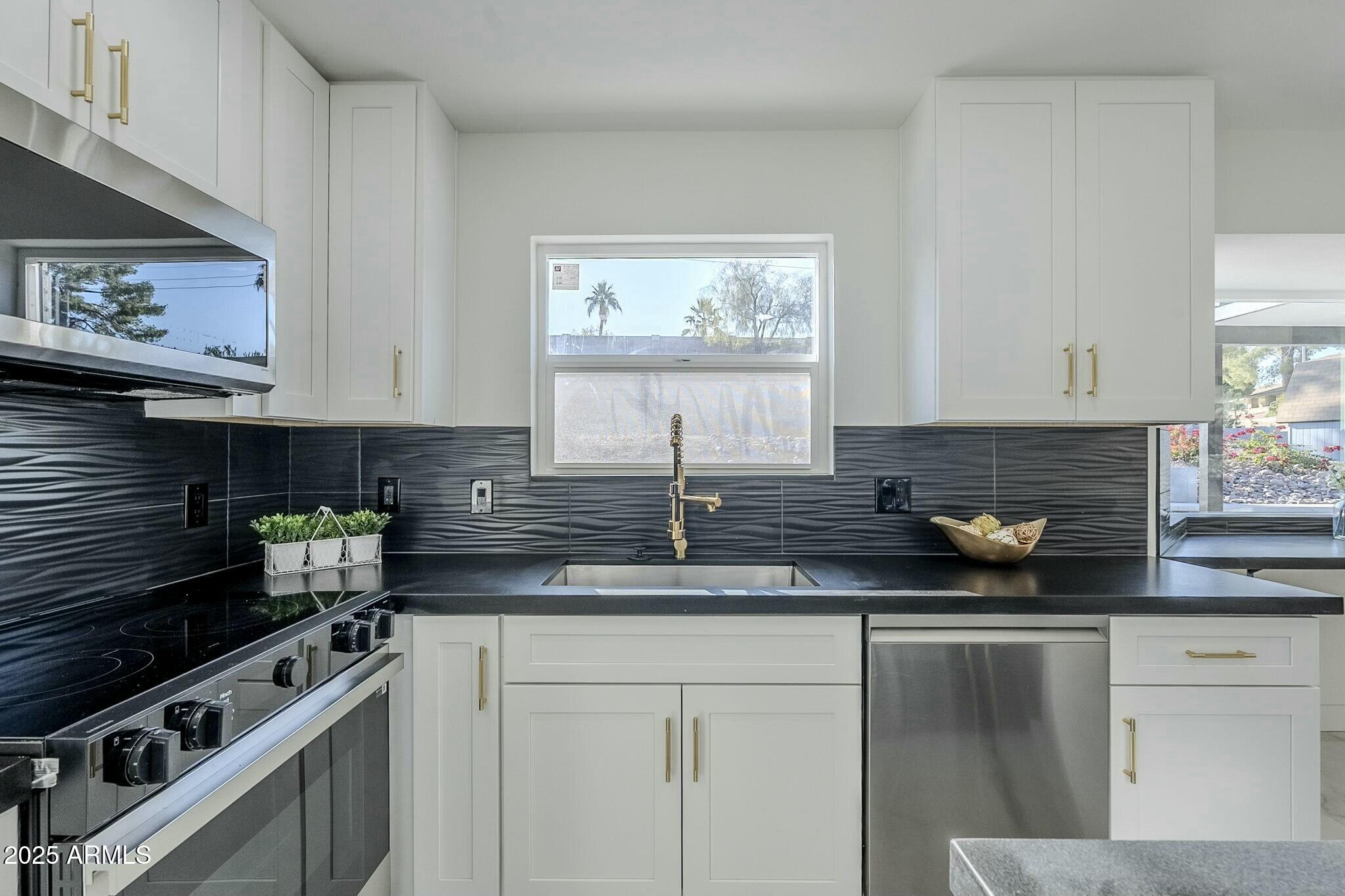 925 W FAIRWAY Drive