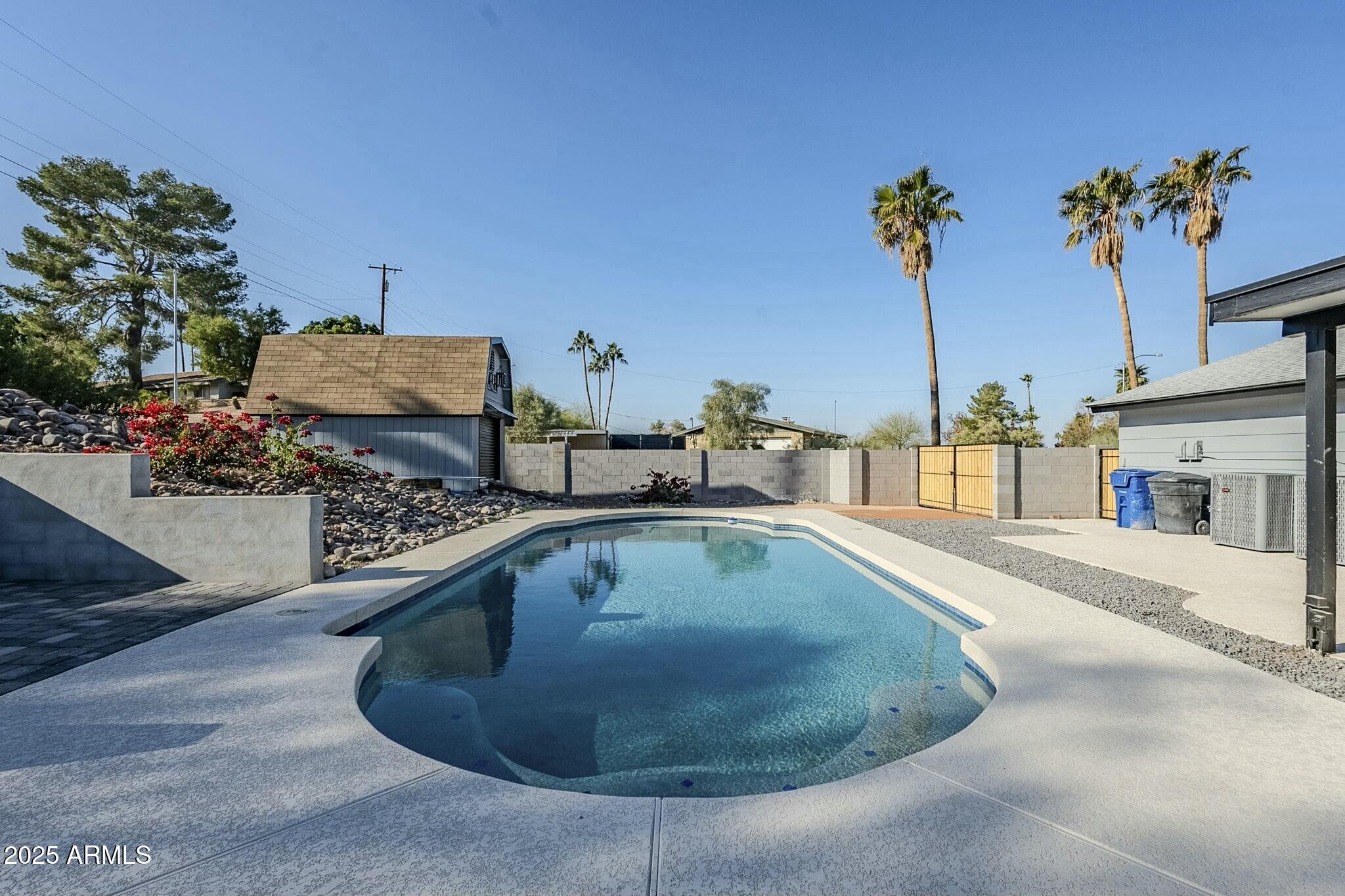 925 W FAIRWAY Drive