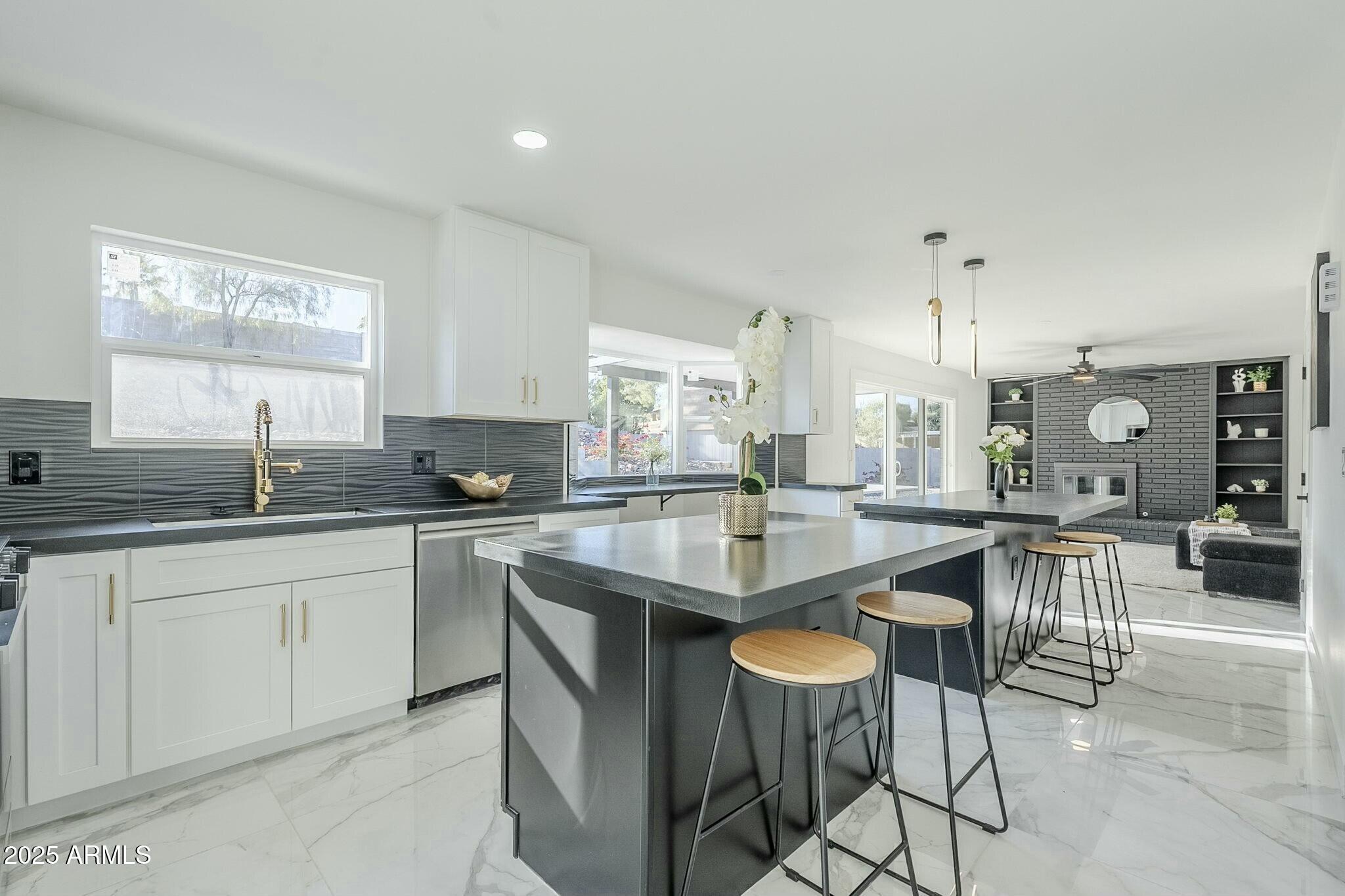 925 W FAIRWAY Drive