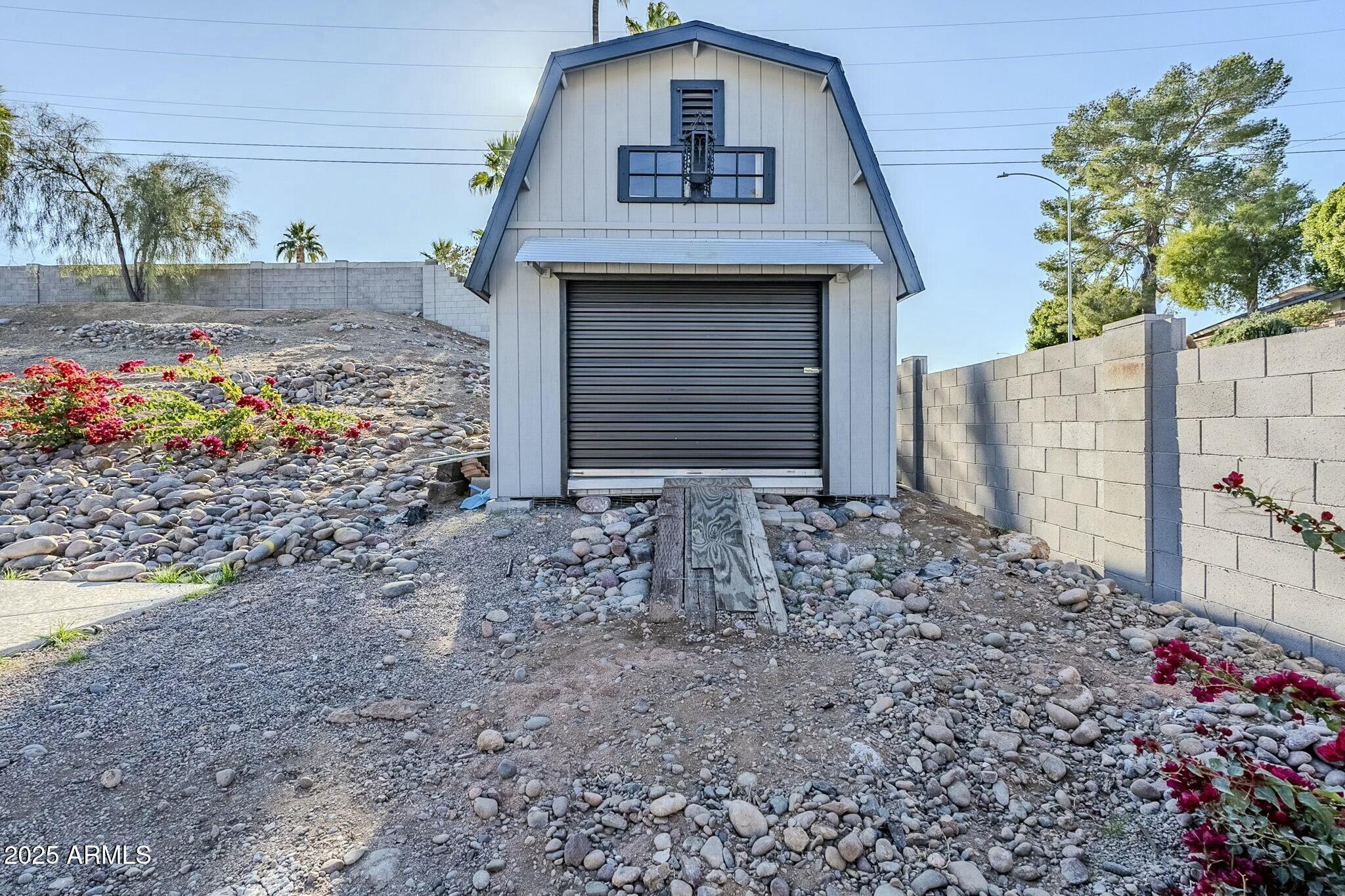 925 W FAIRWAY Drive