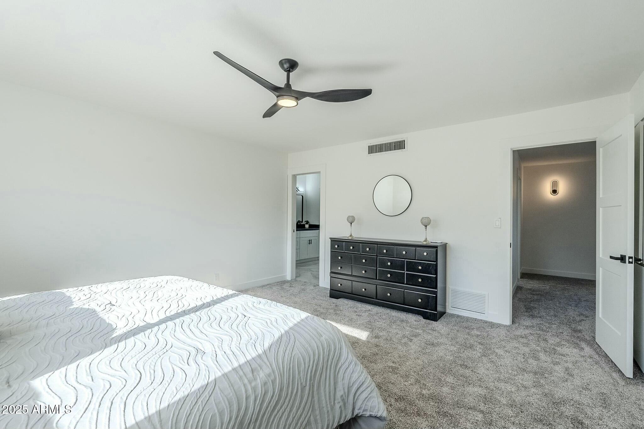 925 W FAIRWAY Drive