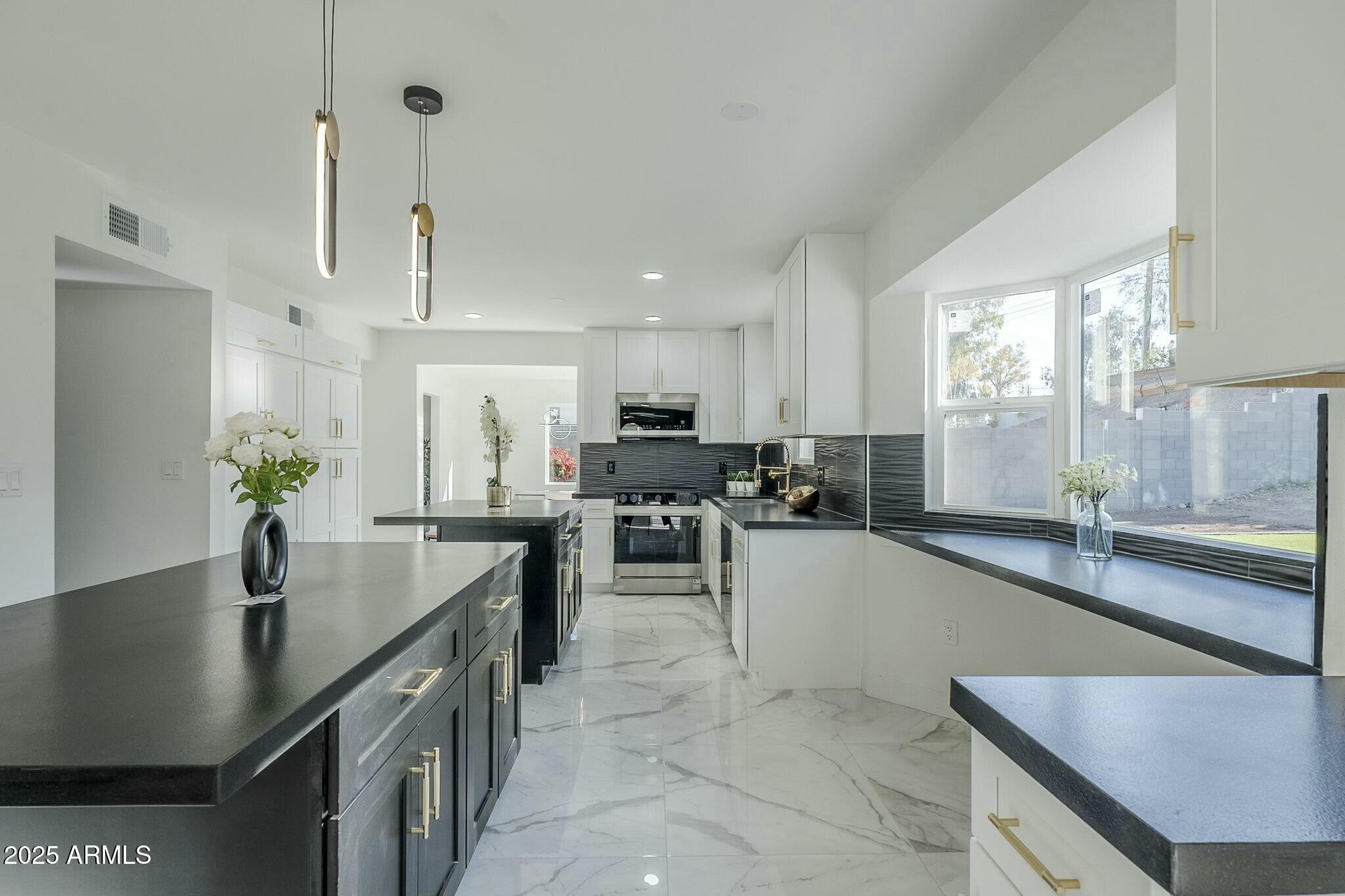 925 W FAIRWAY Drive