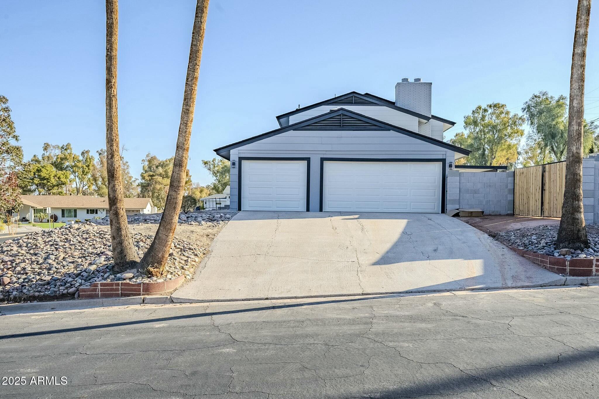 925 W FAIRWAY Drive