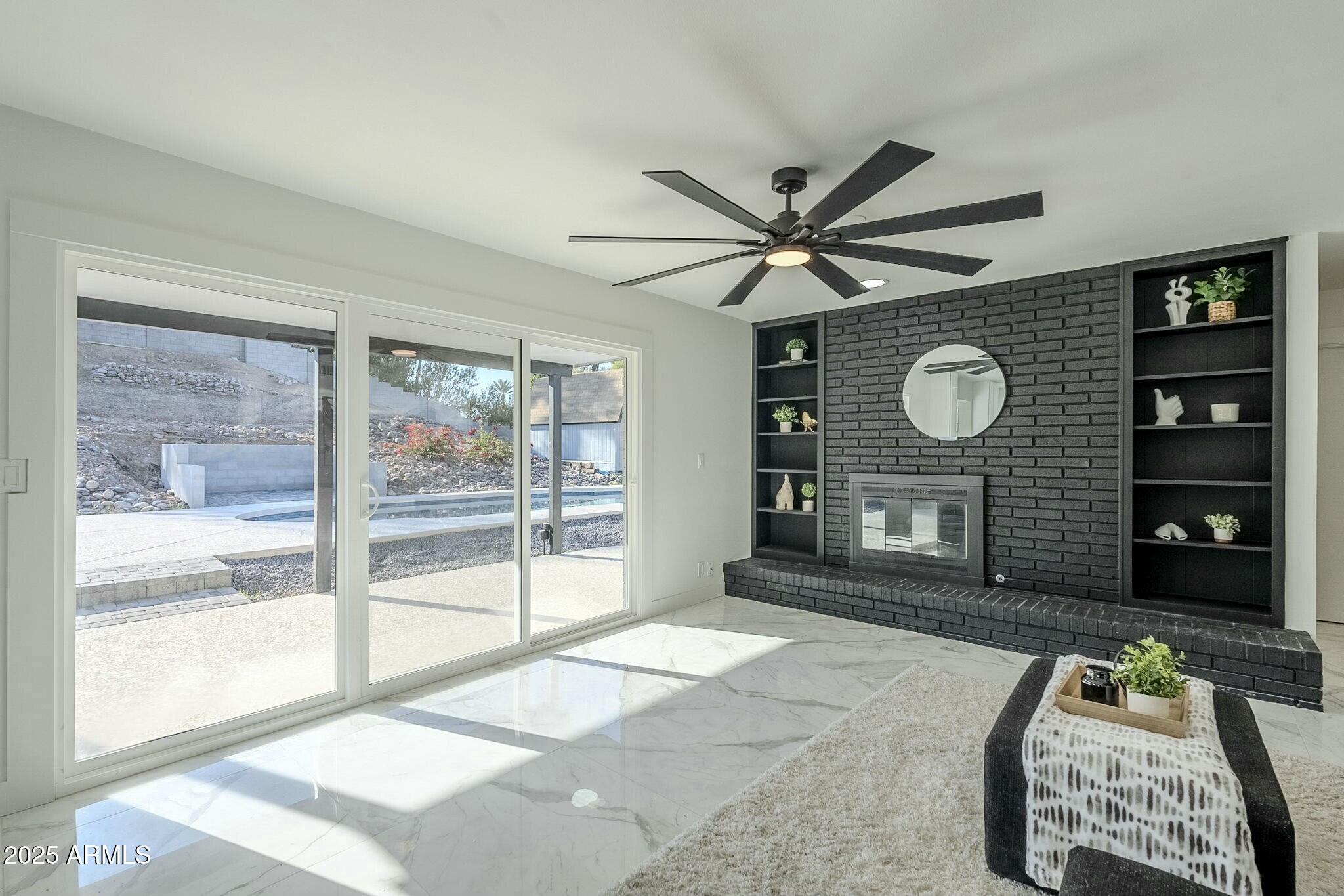925 W FAIRWAY Drive