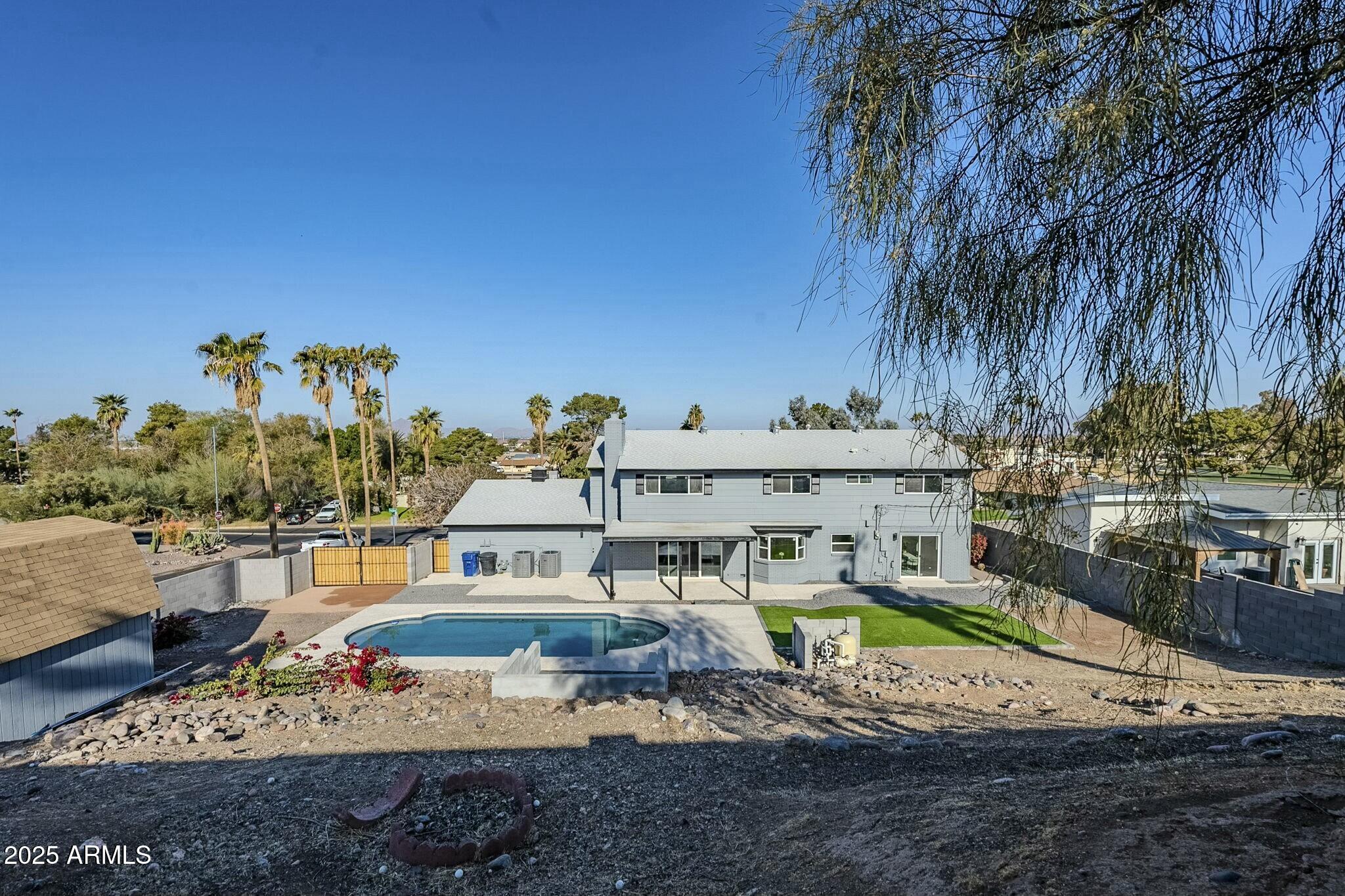 925 W FAIRWAY Drive