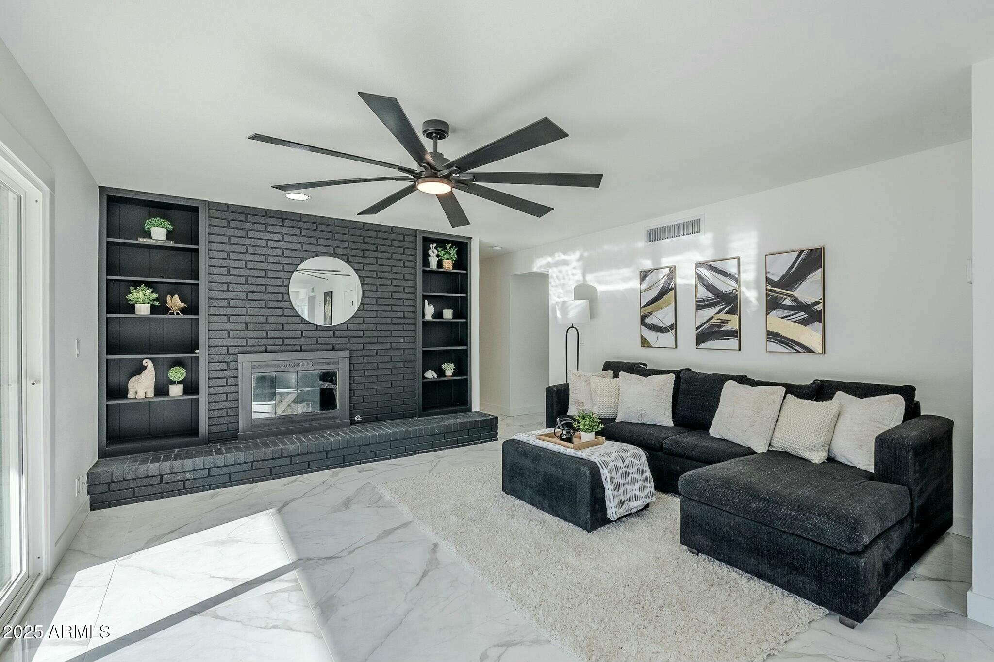 925 W FAIRWAY Drive