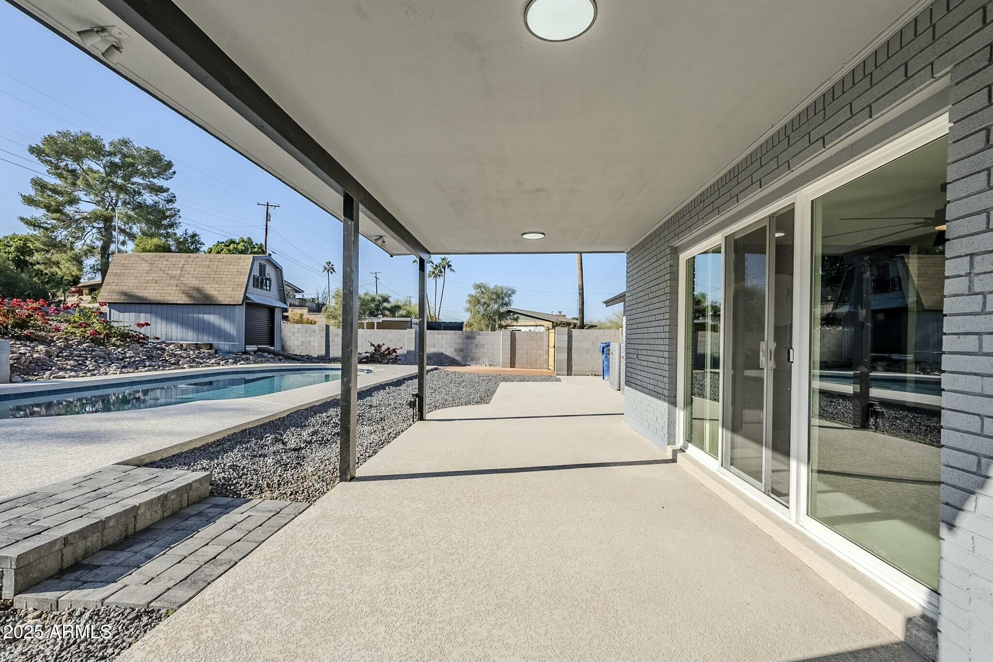 925 W FAIRWAY Drive