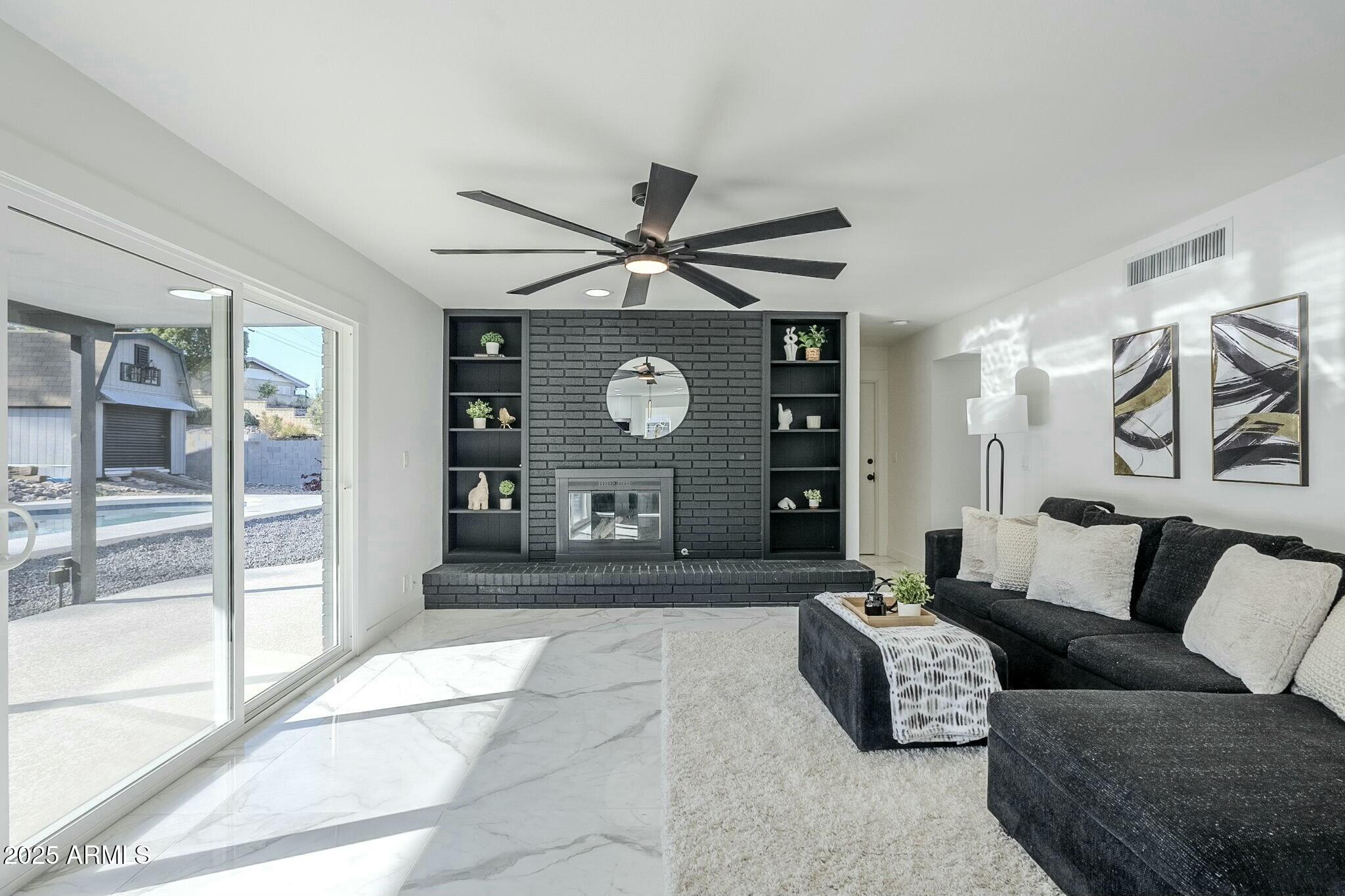925 W FAIRWAY Drive