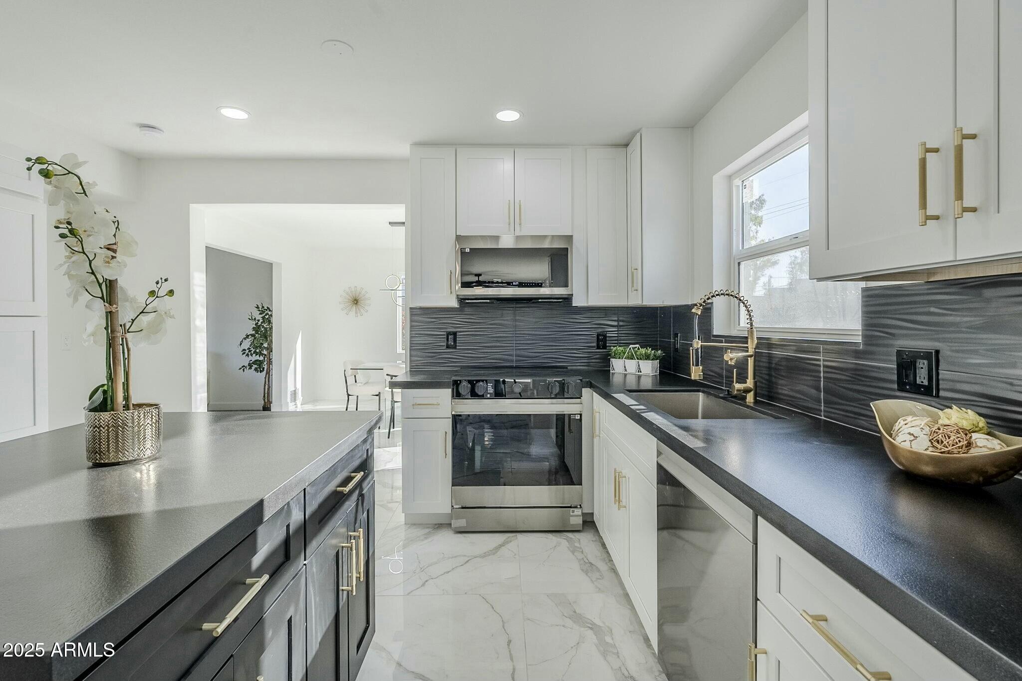 925 W FAIRWAY Drive