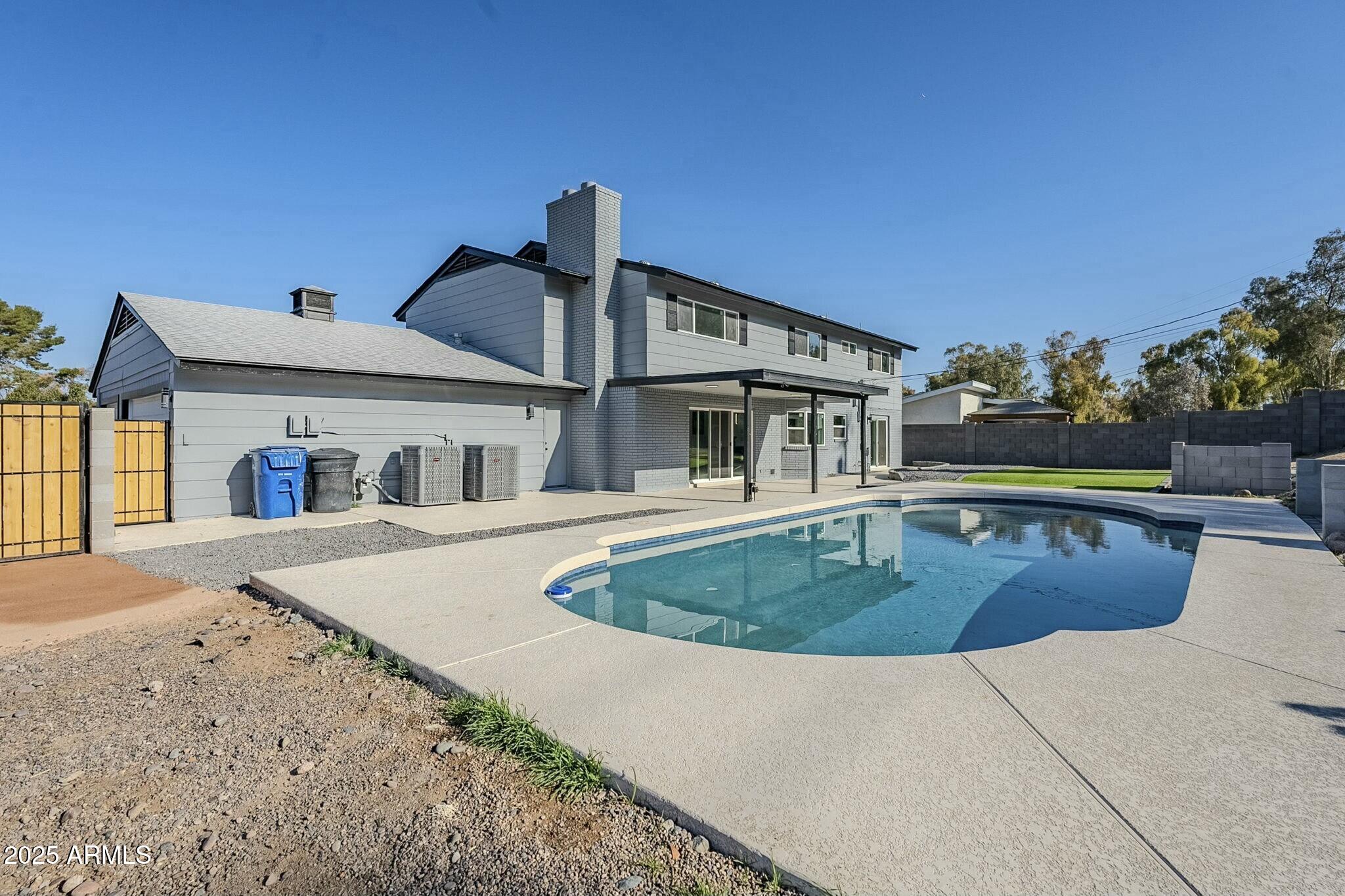 925 W FAIRWAY Drive