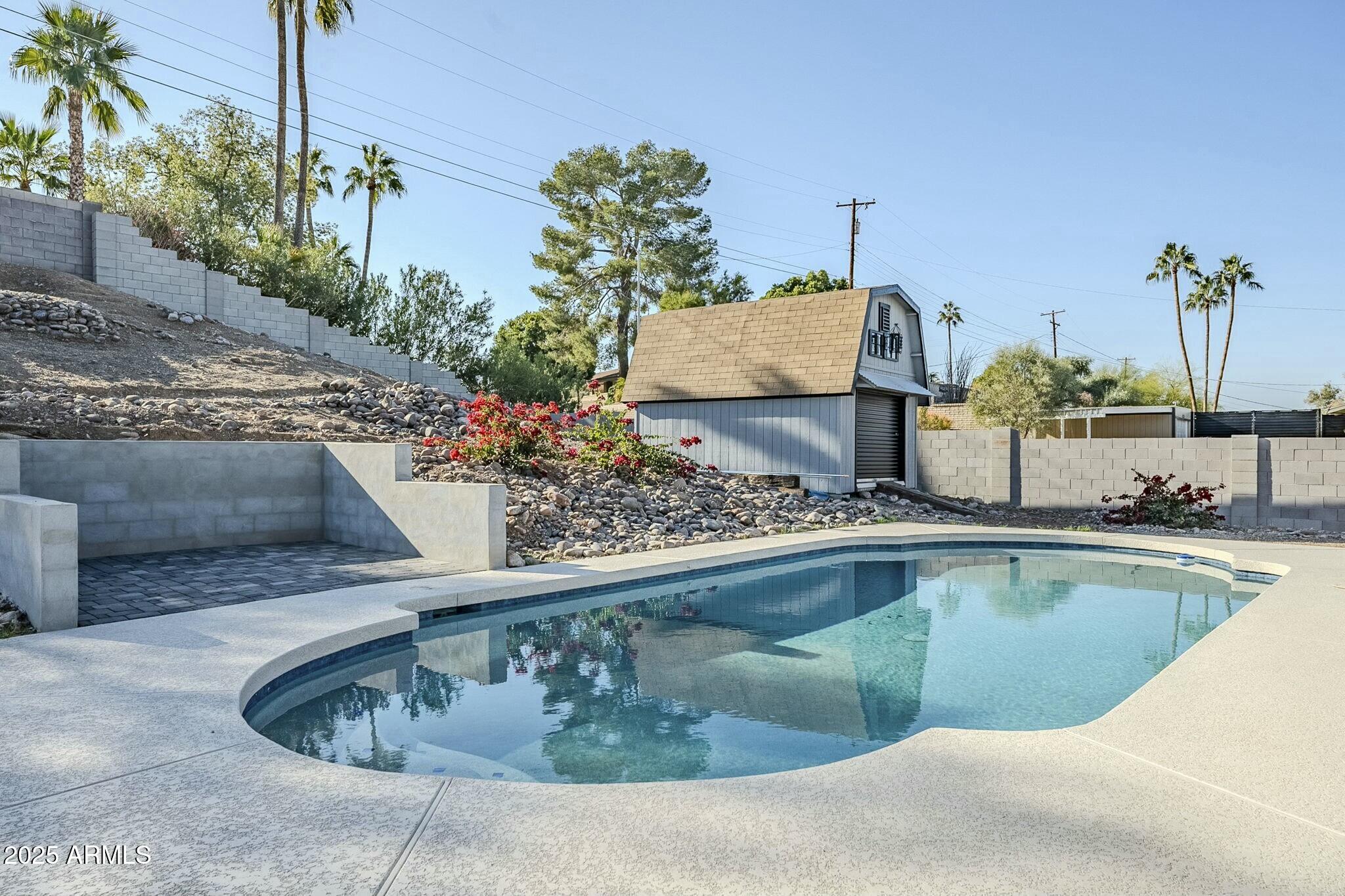 925 W FAIRWAY Drive