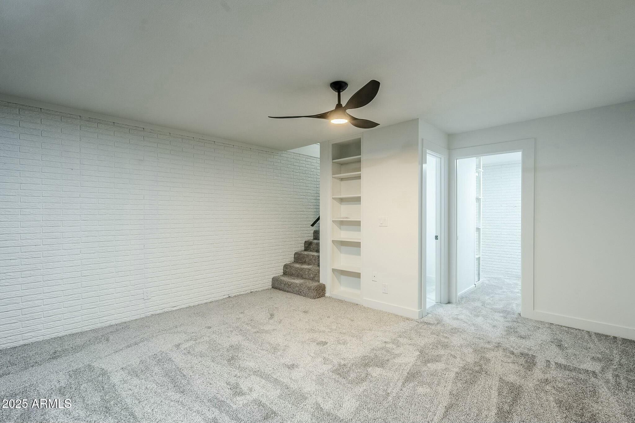 925 W FAIRWAY Drive