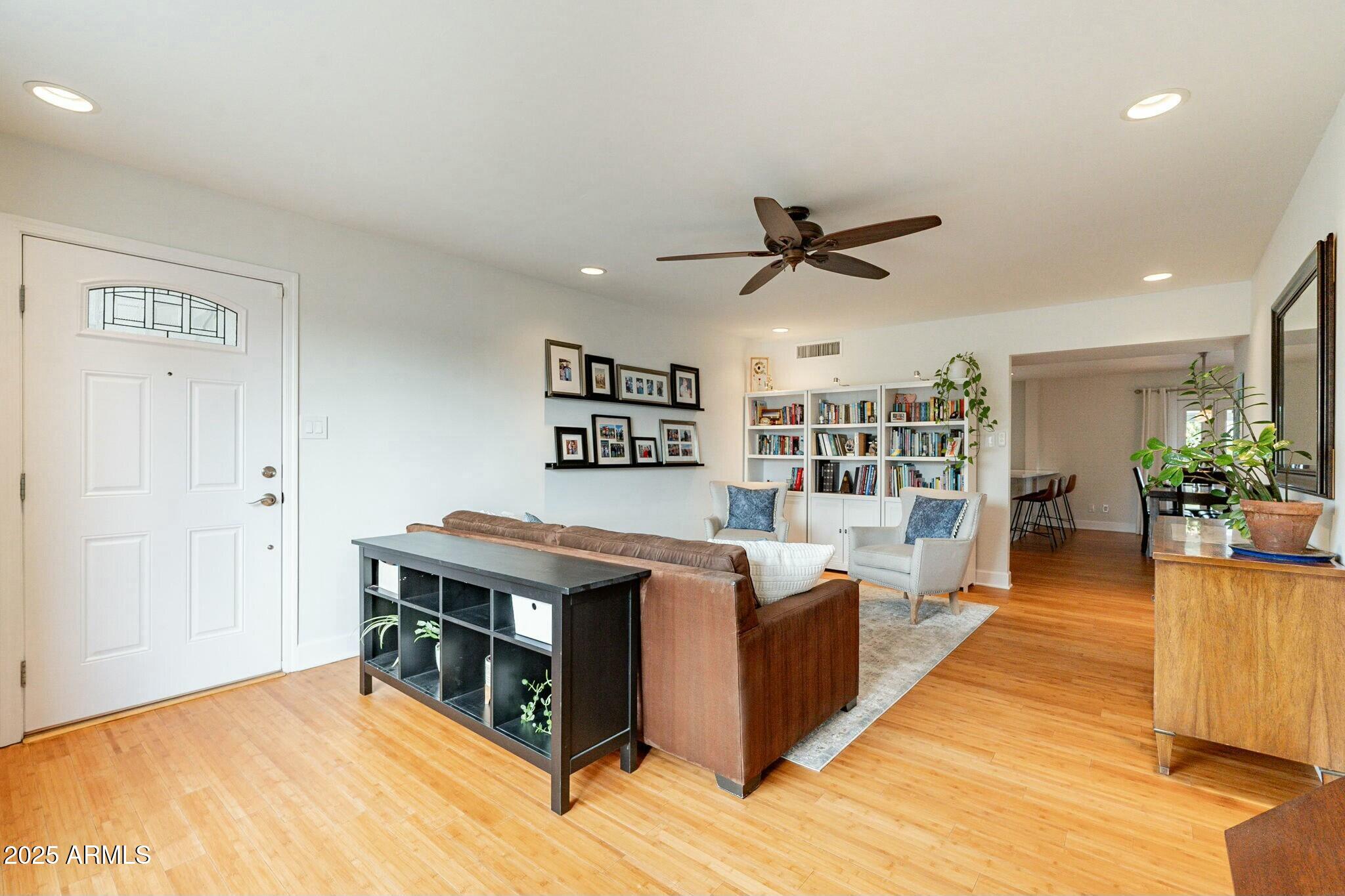 204 E Del Rio Drive