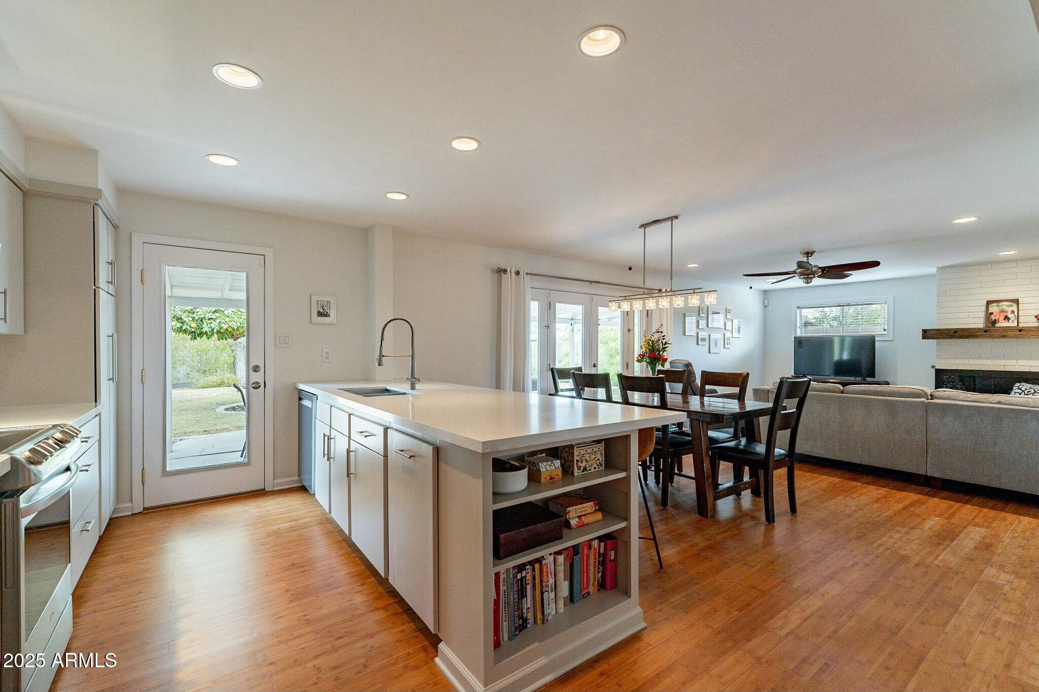 204 E Del Rio Drive