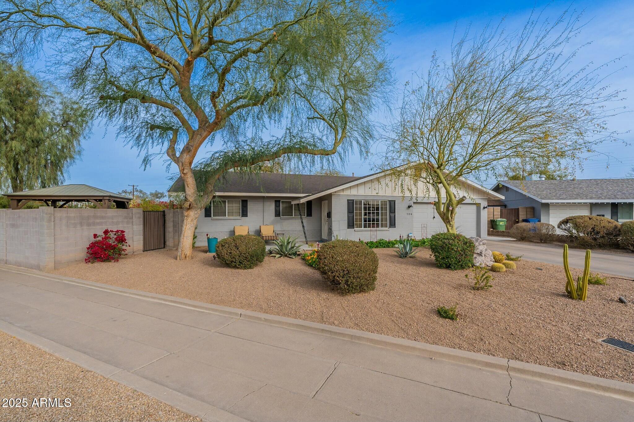 204 E Del Rio Drive