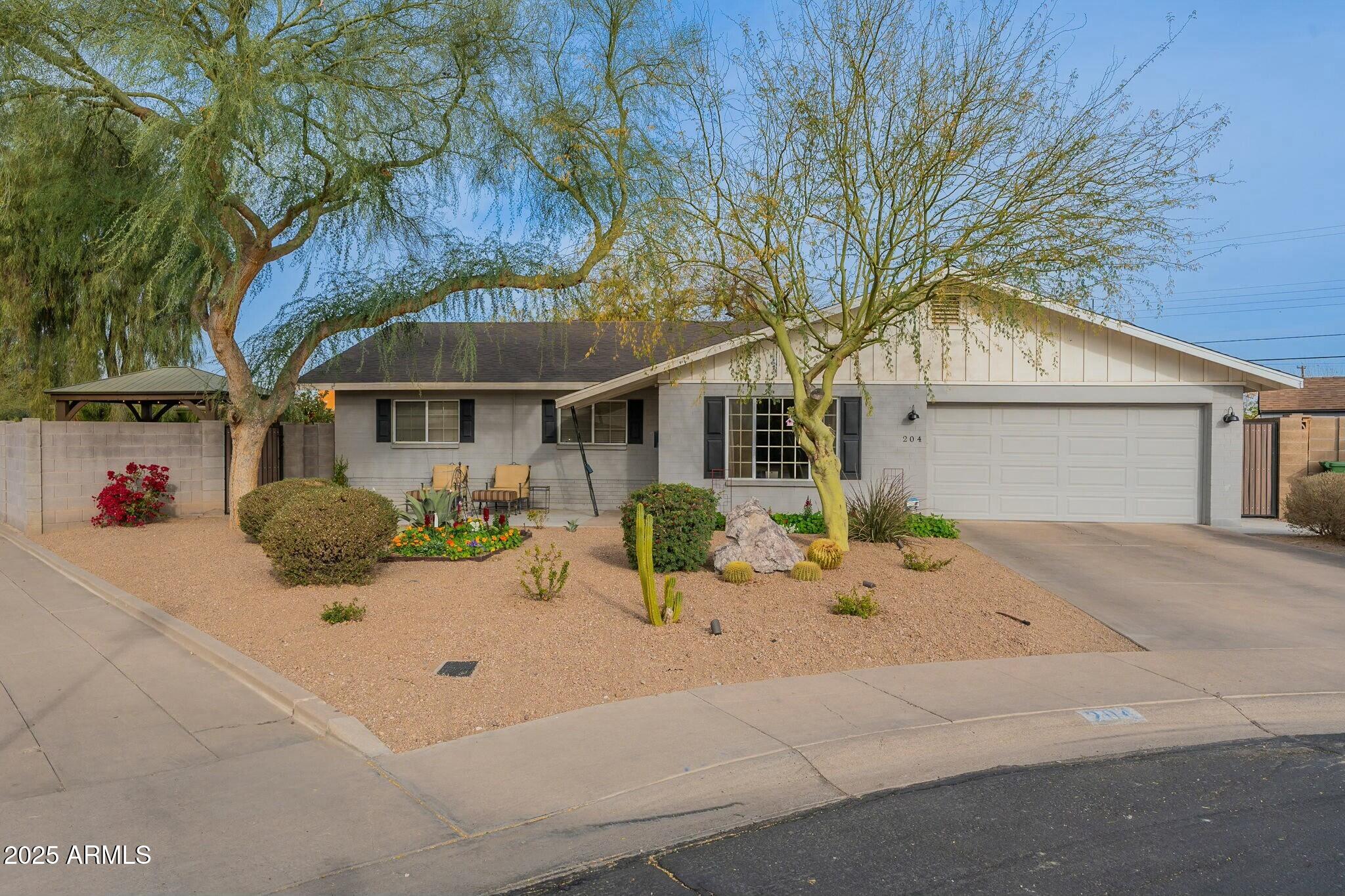204 E Del Rio Drive