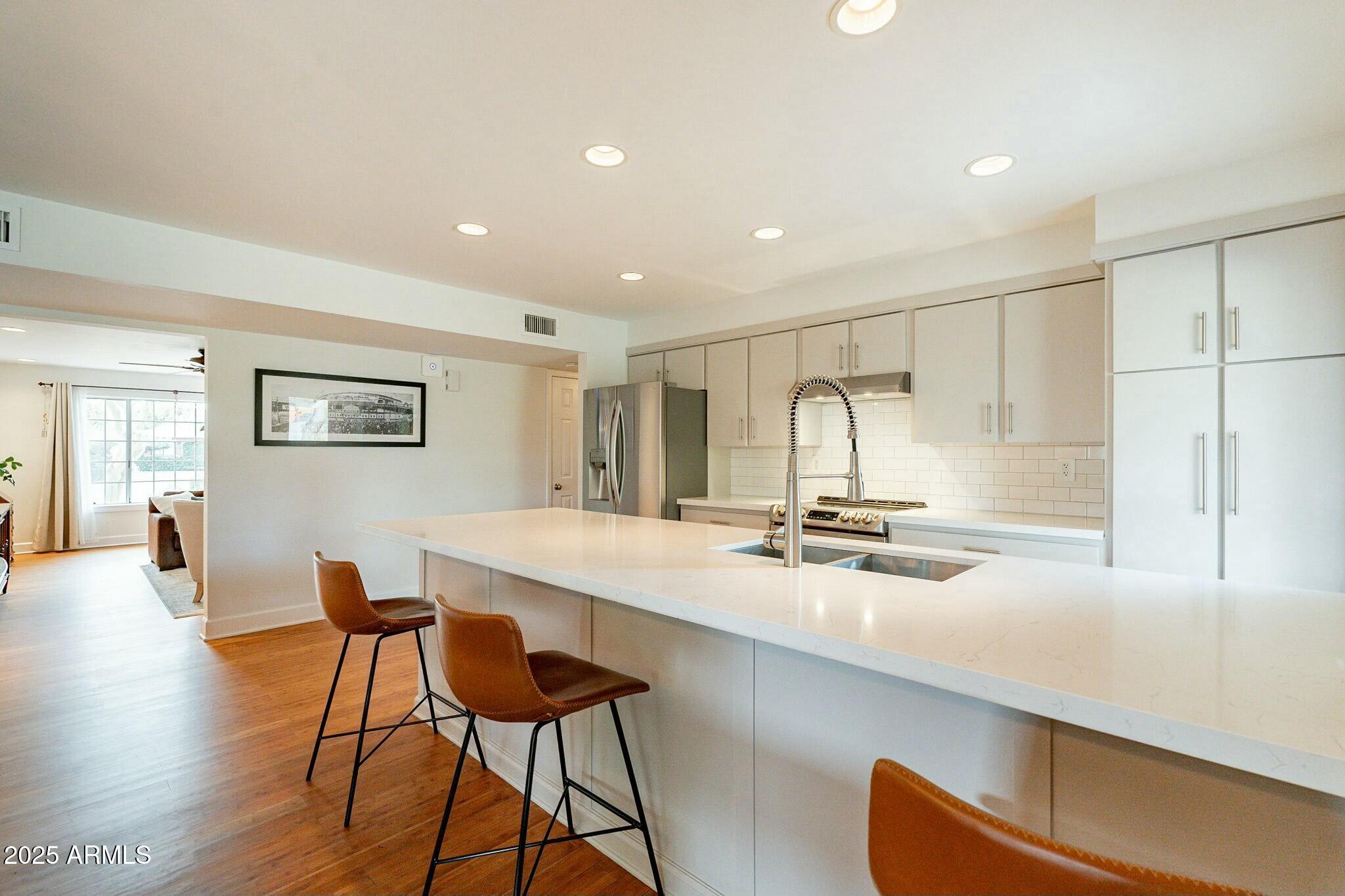 204 E Del Rio Drive