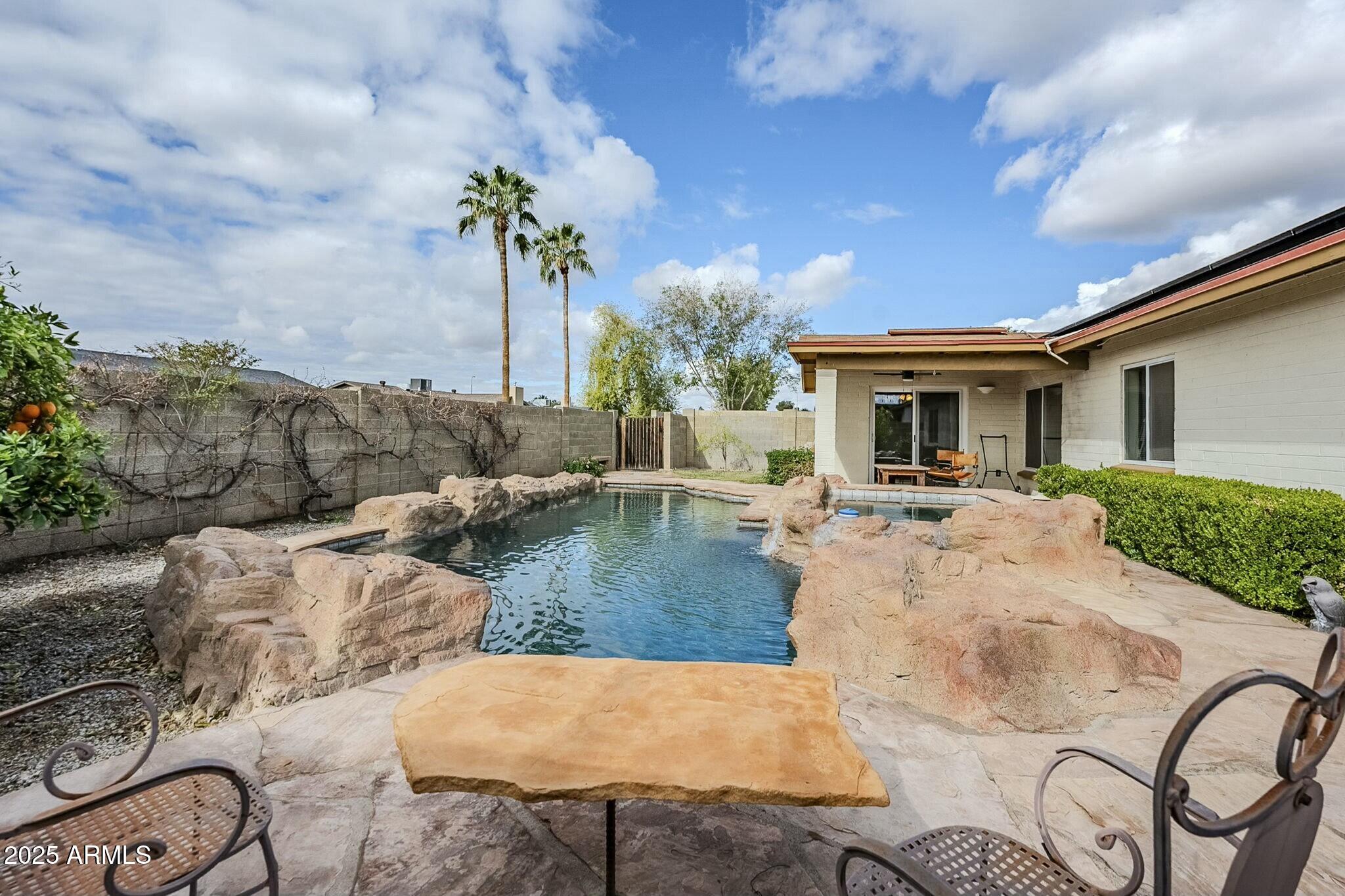 2107 N LOS ALTOS Drive