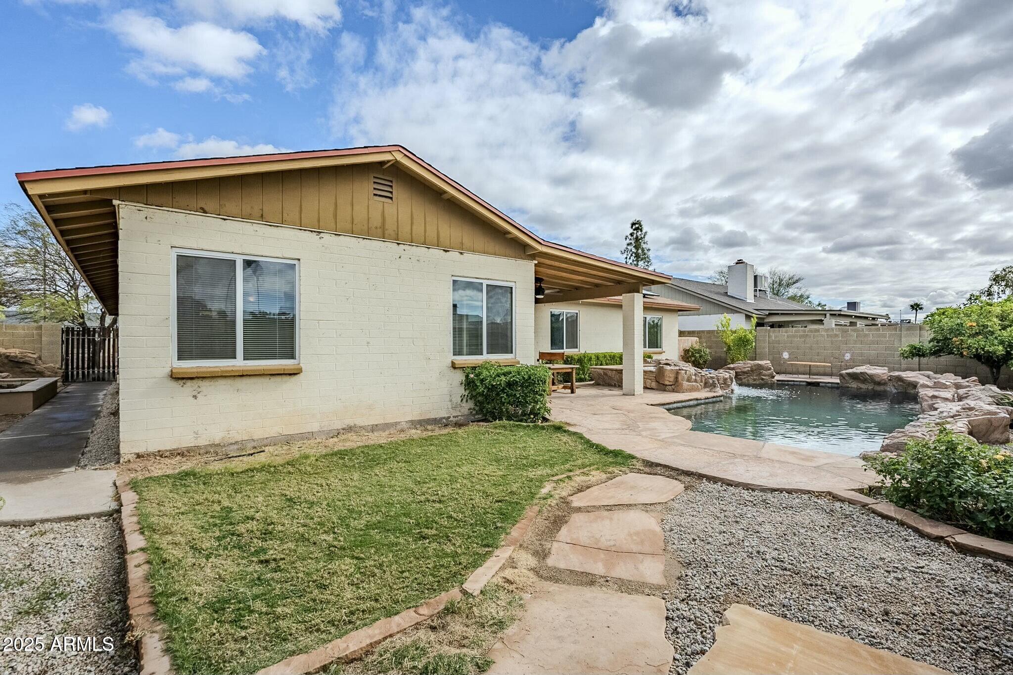 2107 N LOS ALTOS Drive