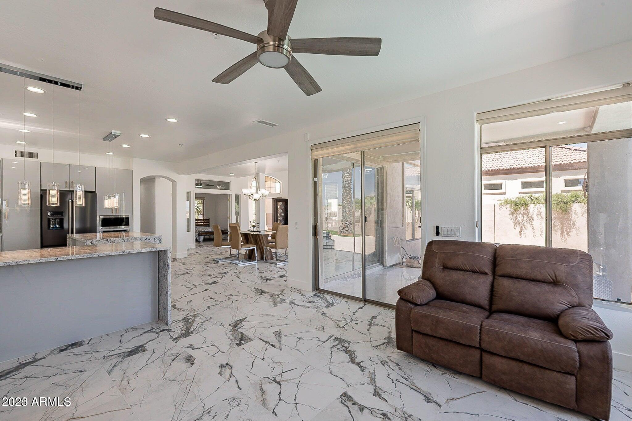 11525 E DESERT WILLOW Drive