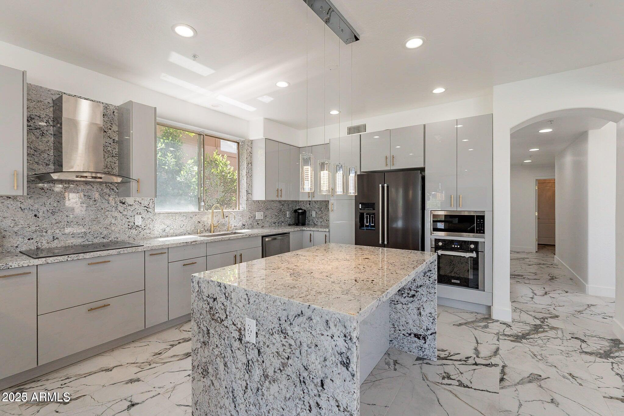 11525 E DESERT WILLOW Drive