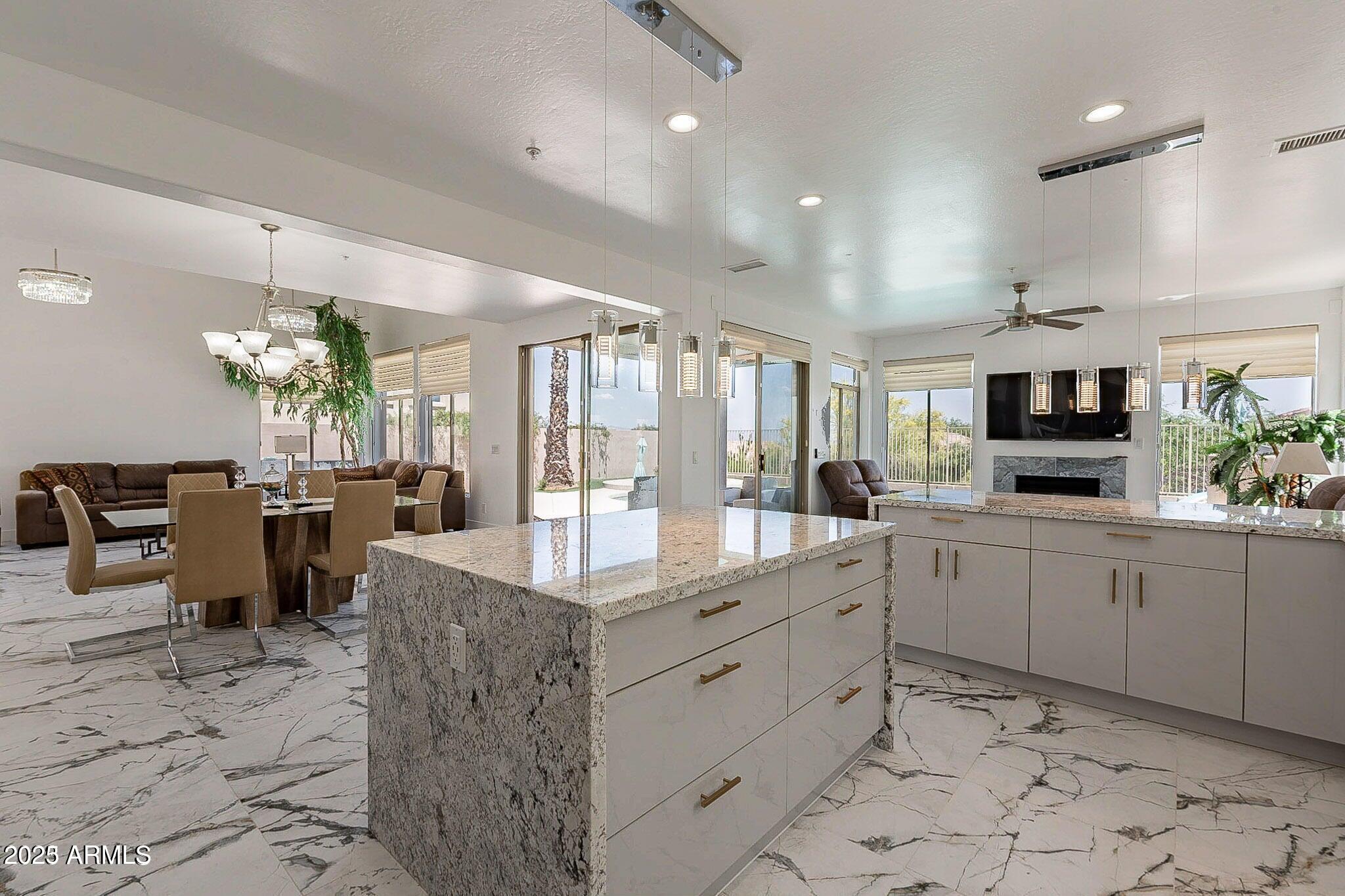 11525 E DESERT WILLOW Drive