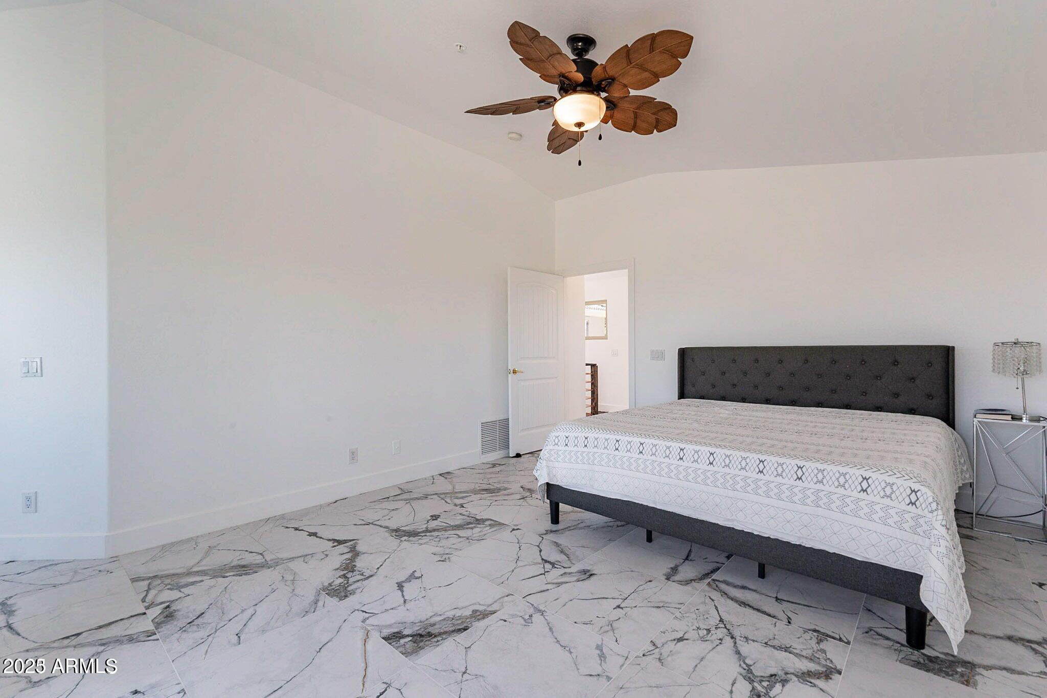 11525 E DESERT WILLOW Drive
