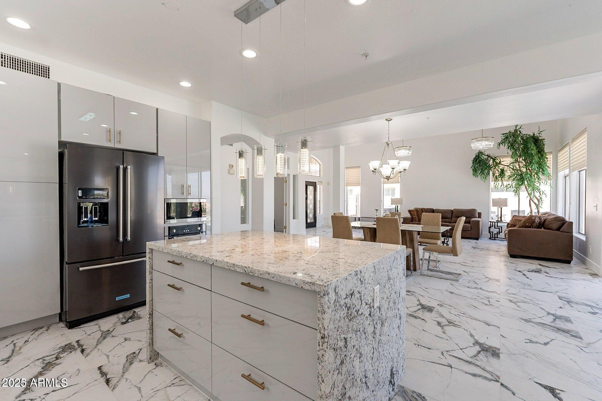 11525 E DESERT WILLOW Drive