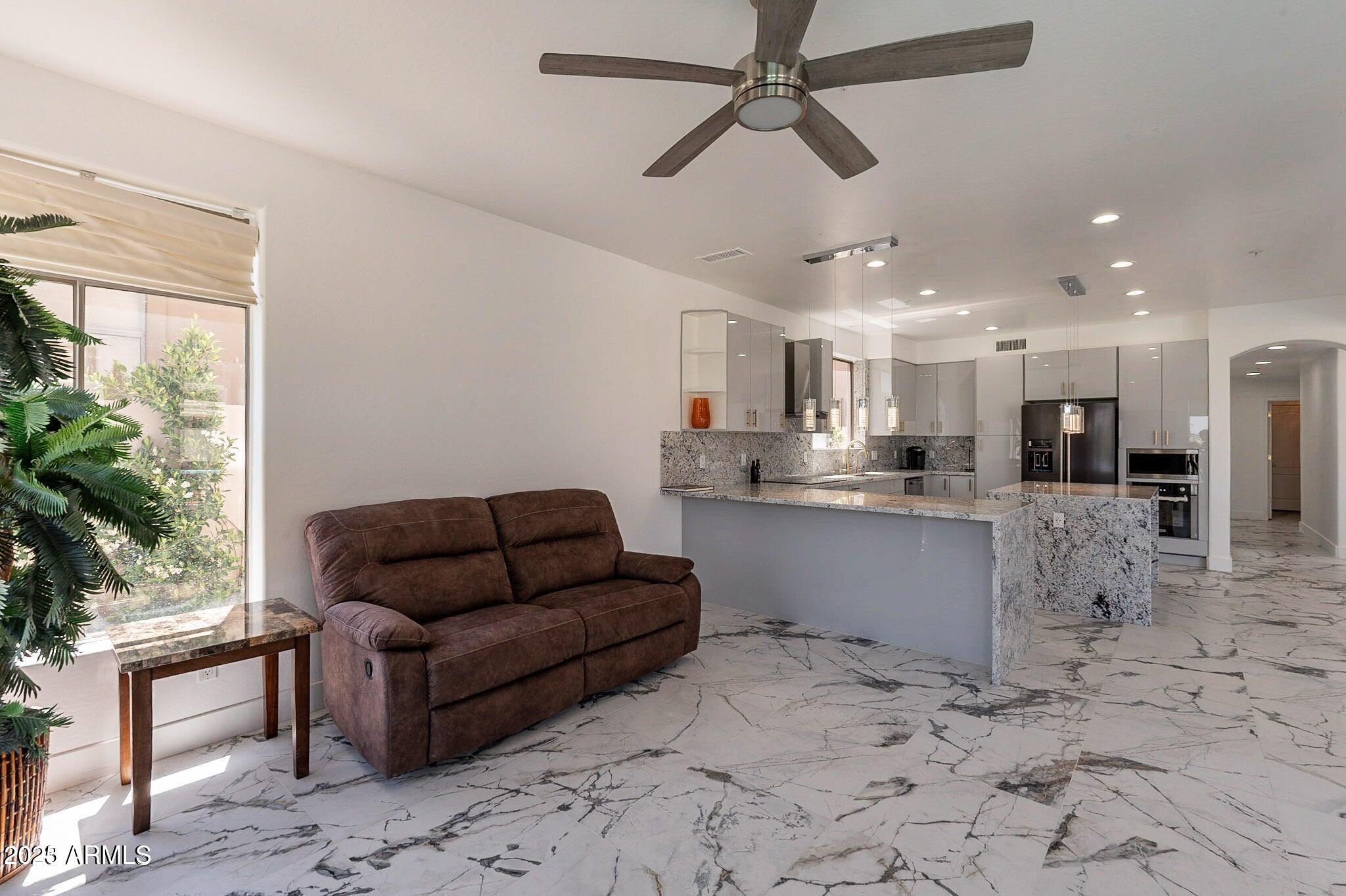 11525 E DESERT WILLOW Drive