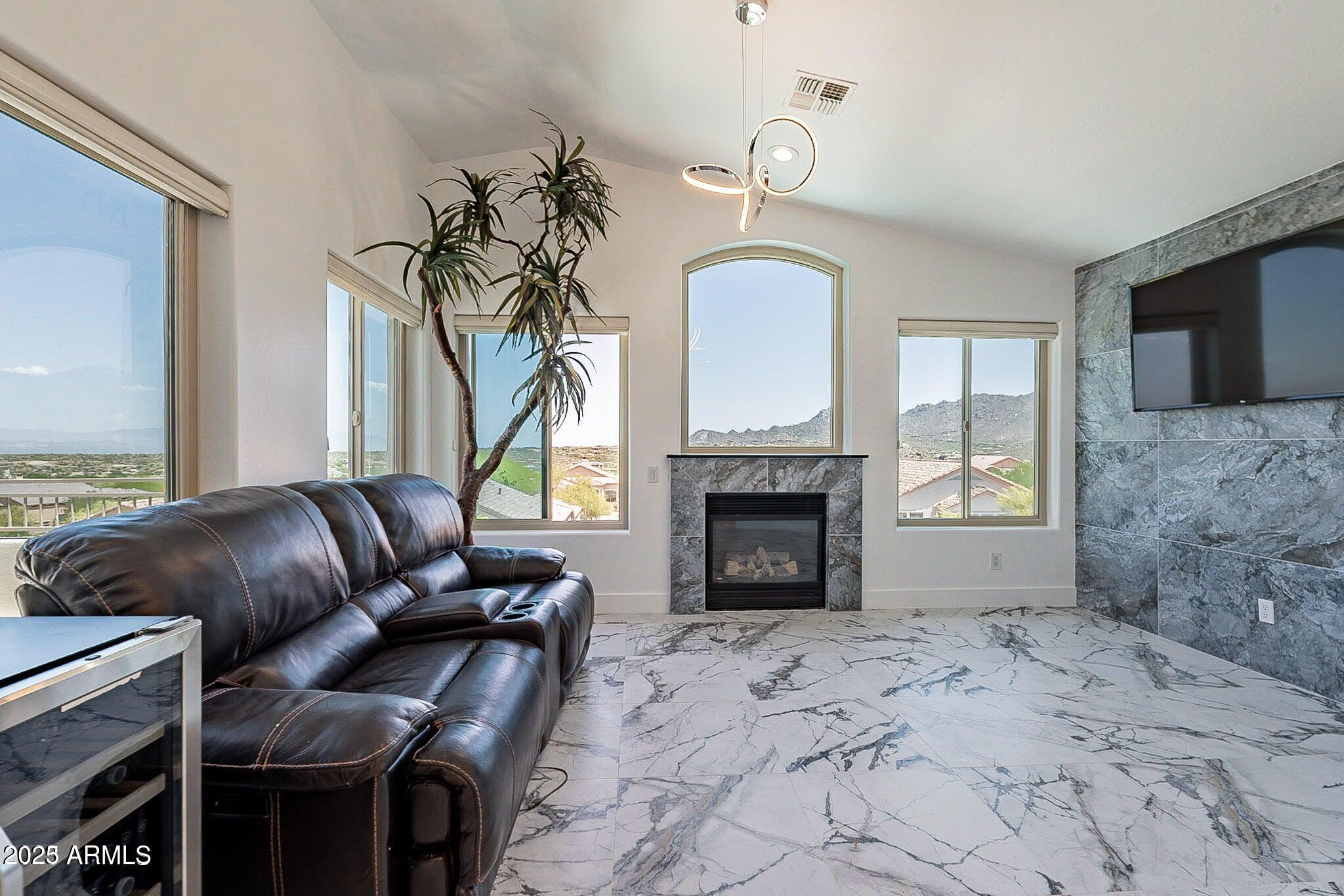 11525 E DESERT WILLOW Drive